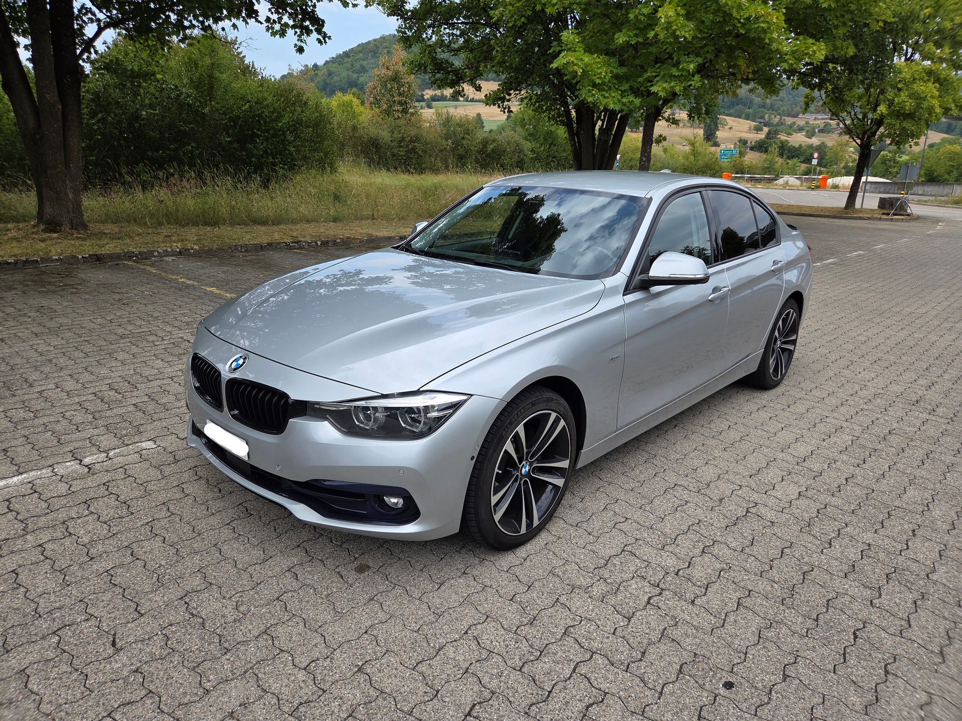 BMW 320d xDrive-image-0