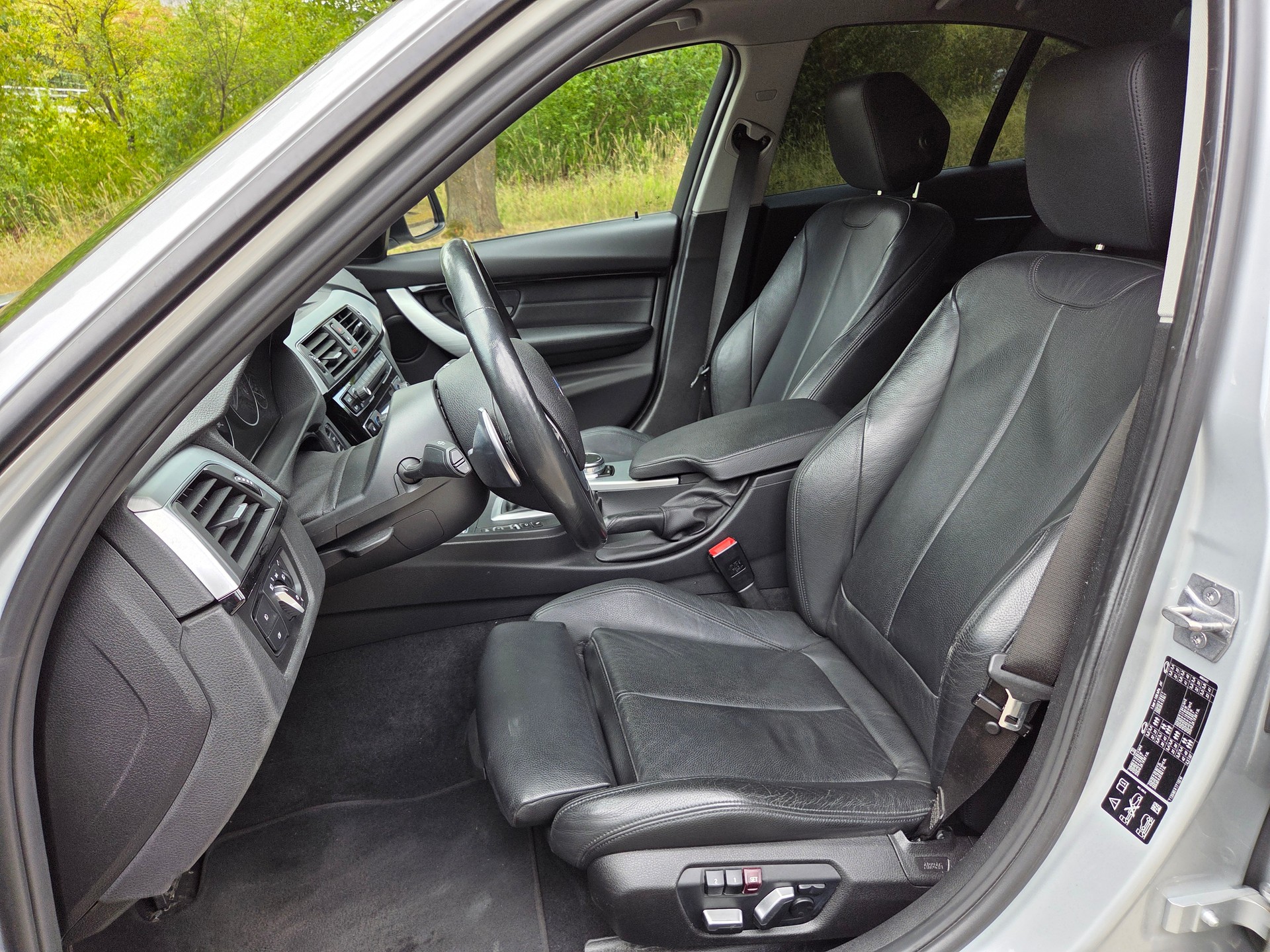BMW 320d xDrive-image-4
