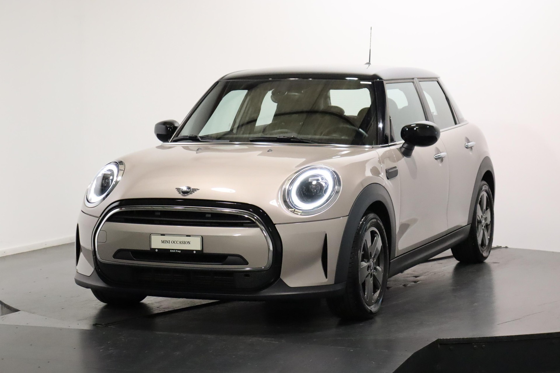 MINI F55 1.5i Cooper-image-0