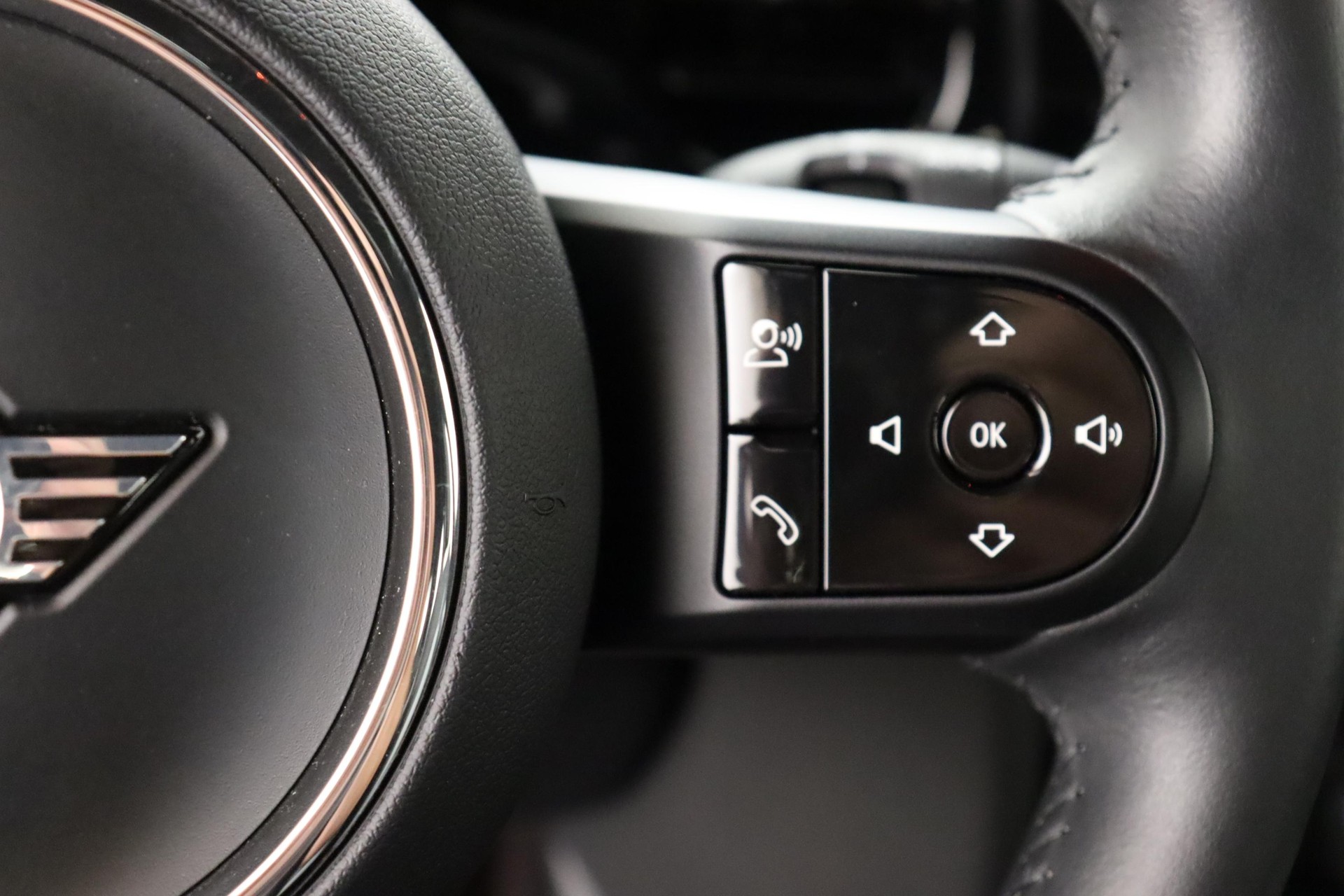 MINI F55 1.5i Cooper-image-18