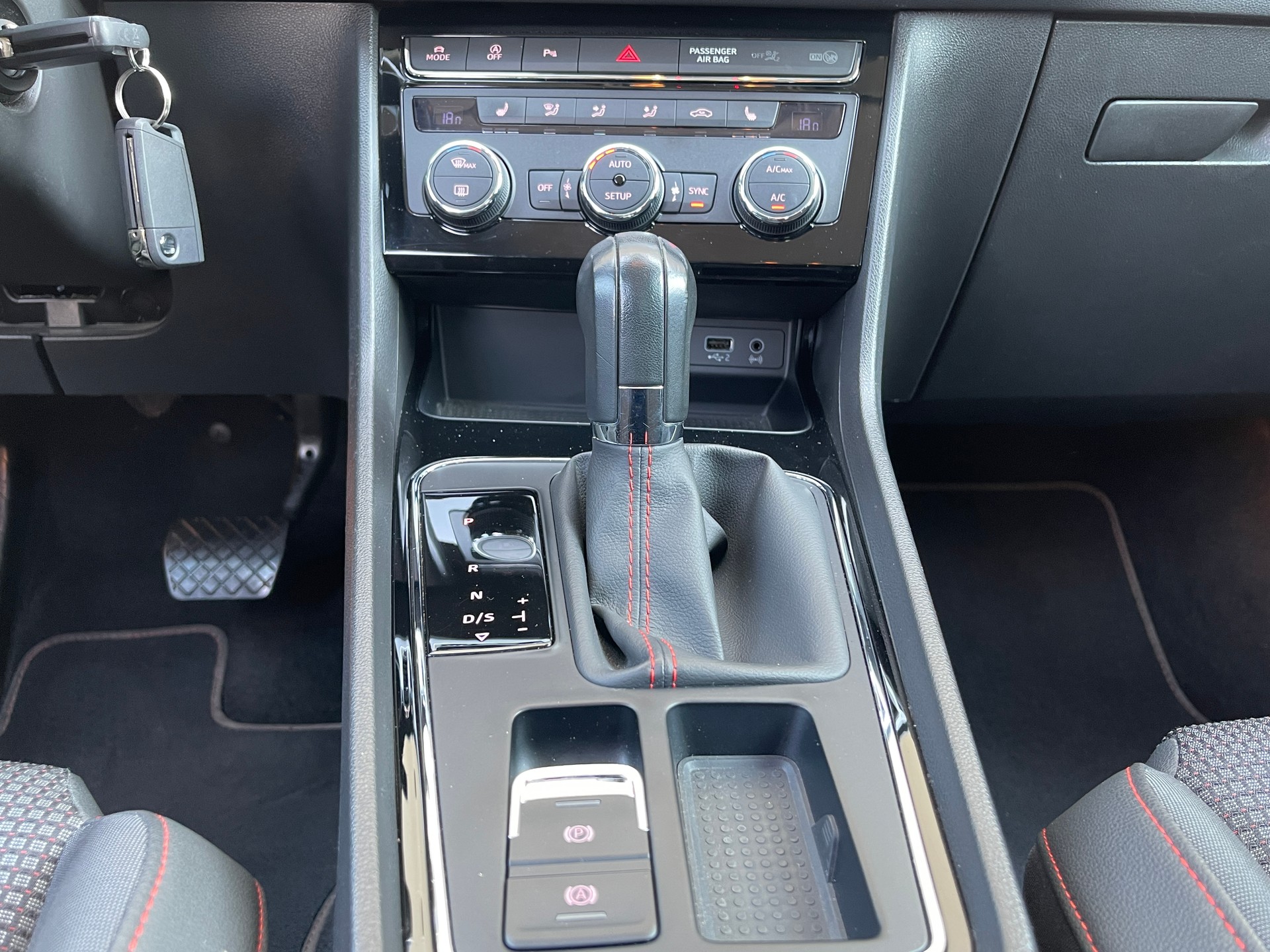 SEAT Leon 2.0 TSI FR DSG-image-11