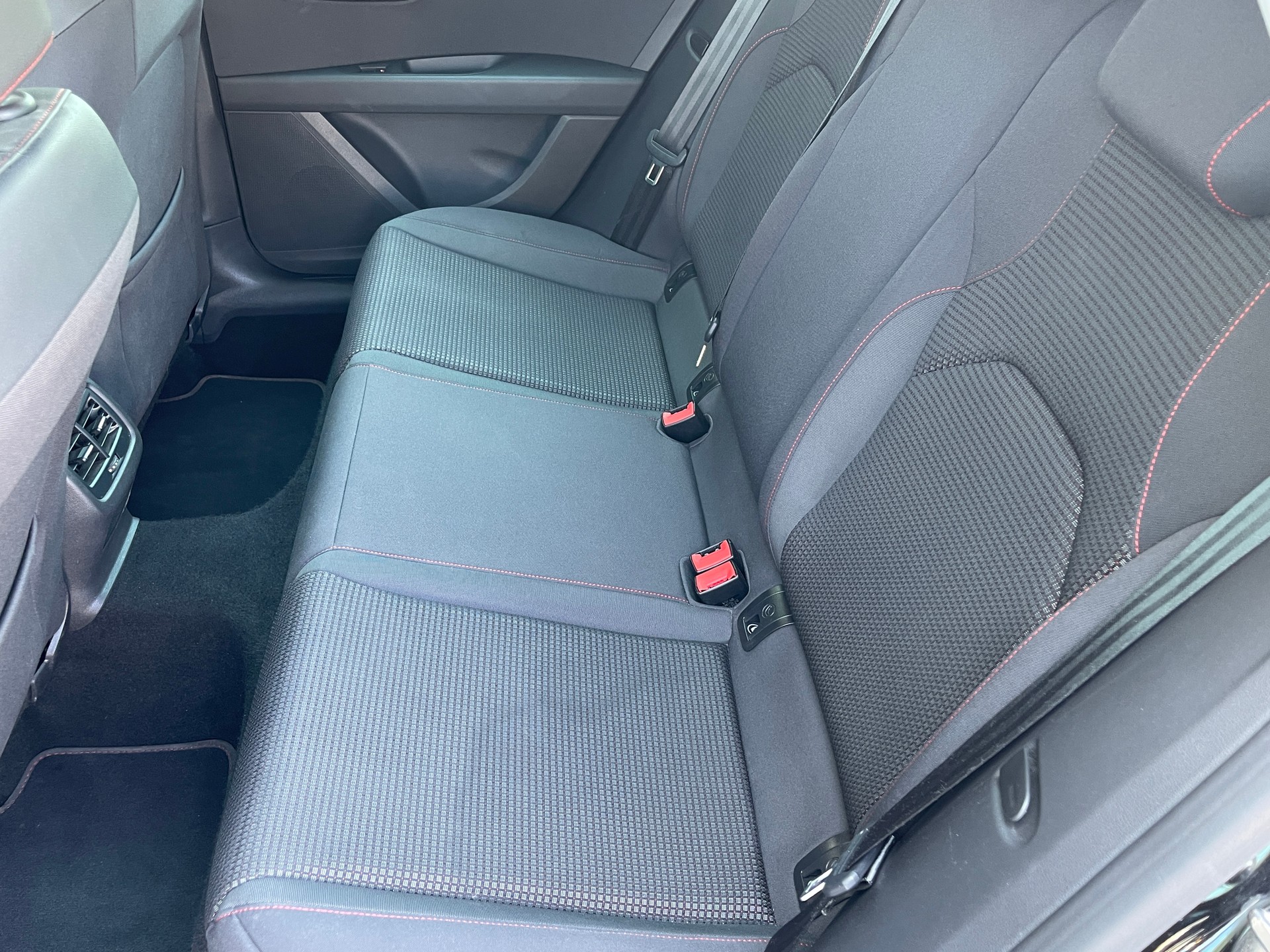 SEAT Leon 2.0 TSI FR DSG-image-8