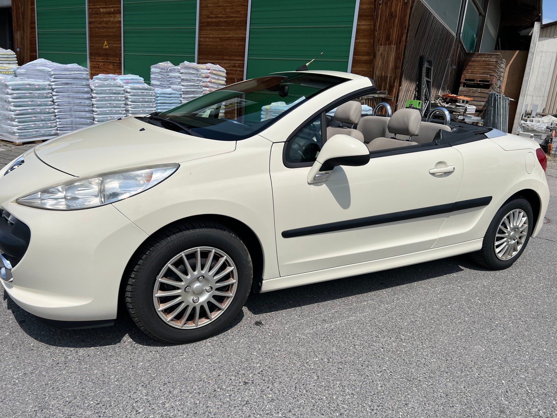 PEUGEOT 207 CC 1.6 16V Platinium Edition-image-2