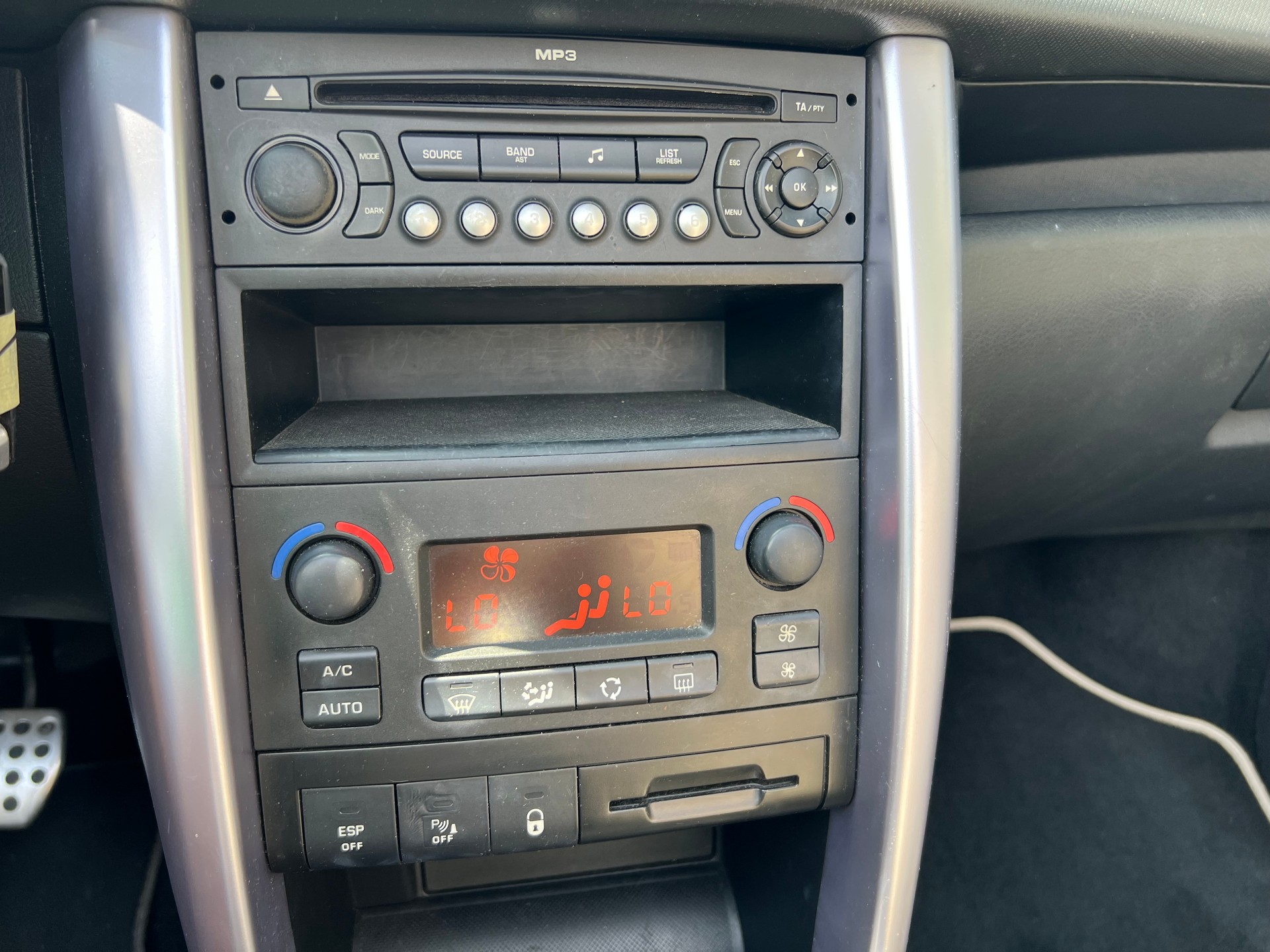 PEUGEOT 207 CC 1.6 16V Platinium Edition-image-14