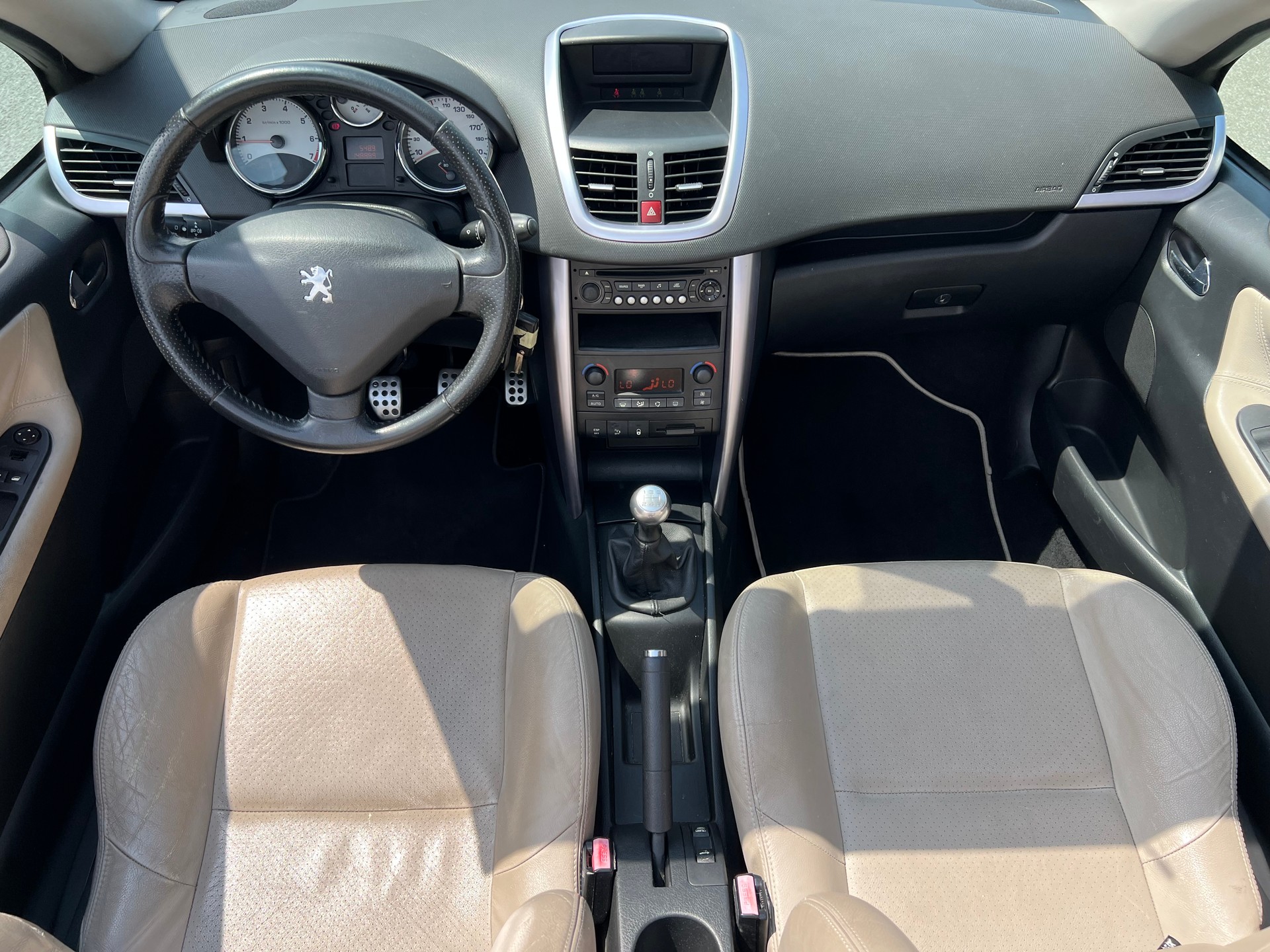PEUGEOT 207 CC 1.6 16V Platinium Edition-image-12