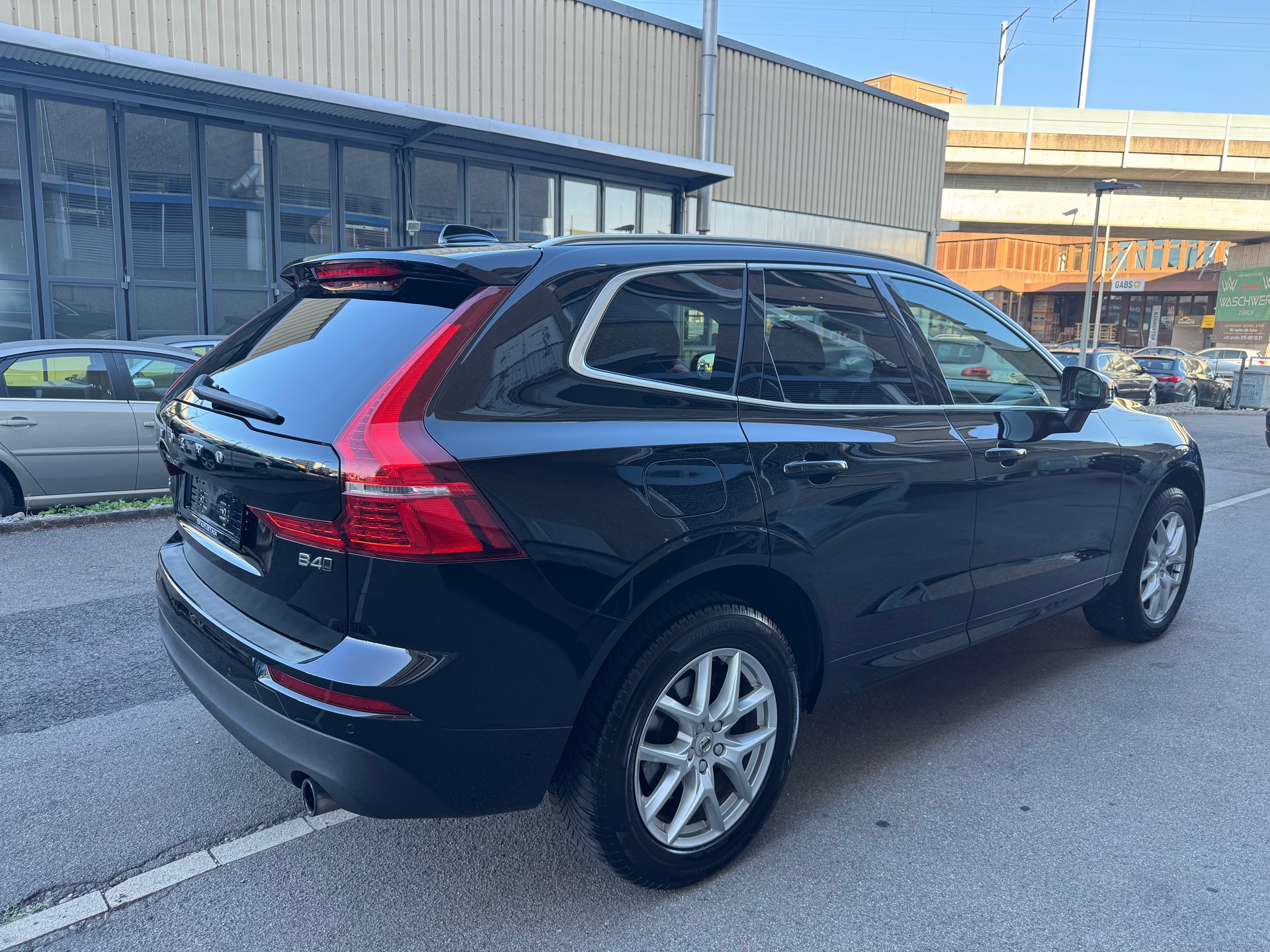 VOLVO XC60 B4 Diesel Mild Hybrid AWD R-Design Geartronic-image-2