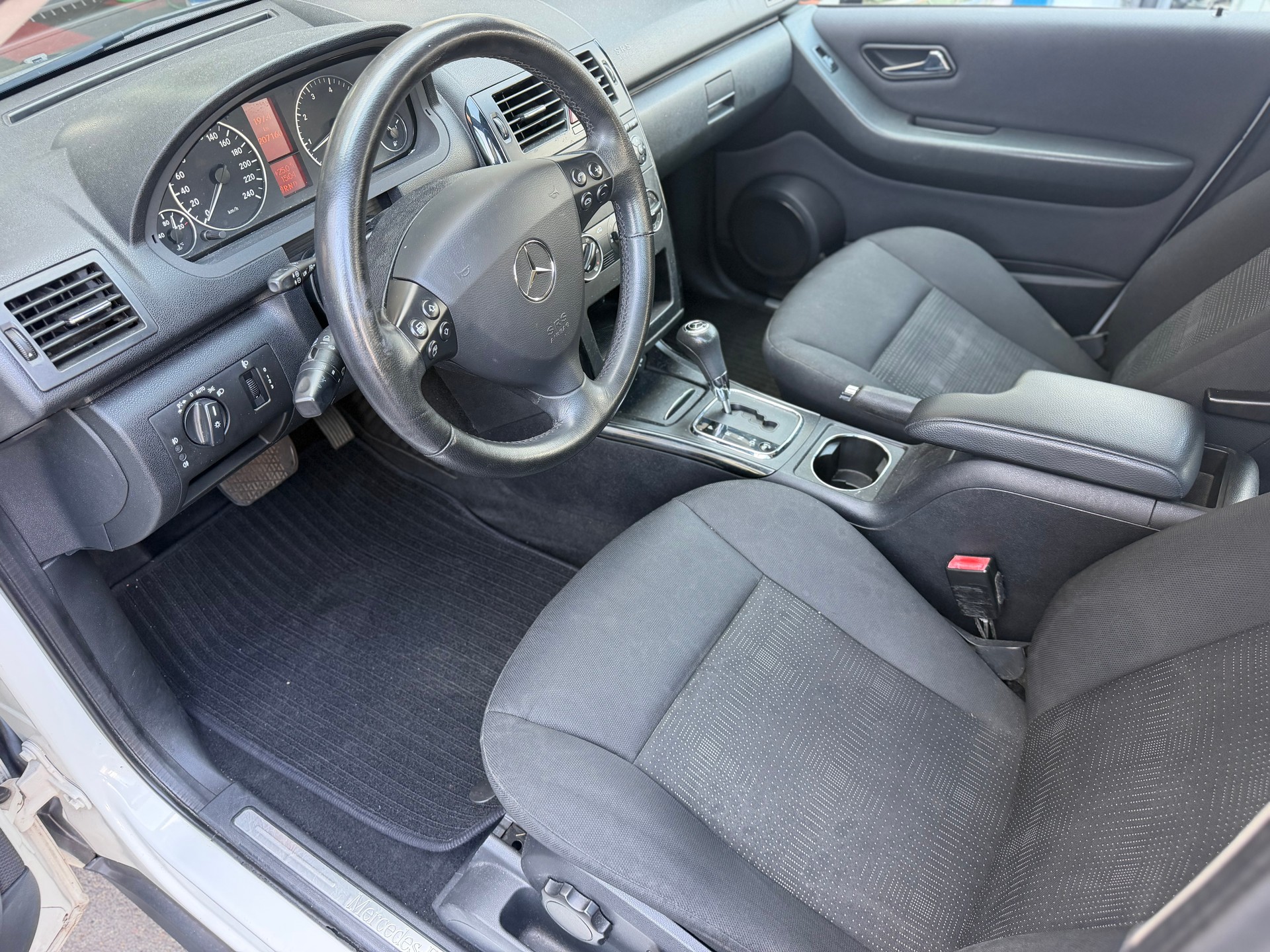 MERCEDES-BENZ A 160 (150) Elégance Autotronic-image-11