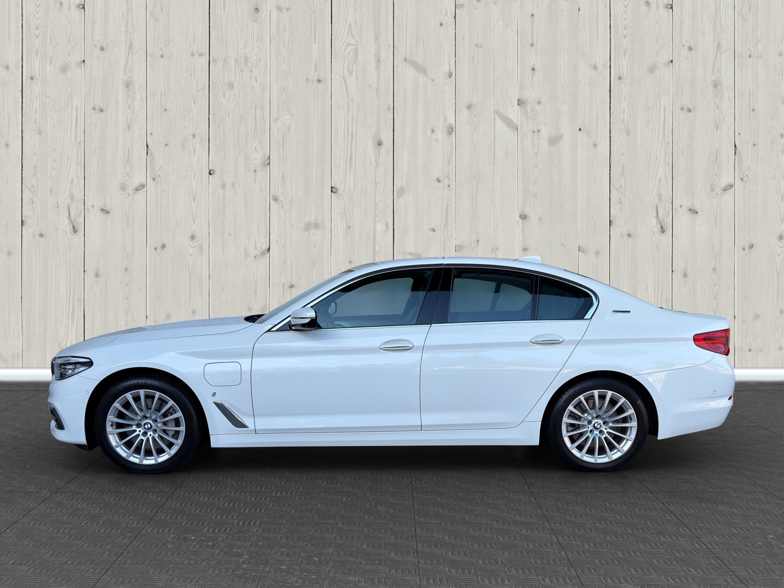 BMW 530e iPerformance Sport Line Steptronic-image-3
