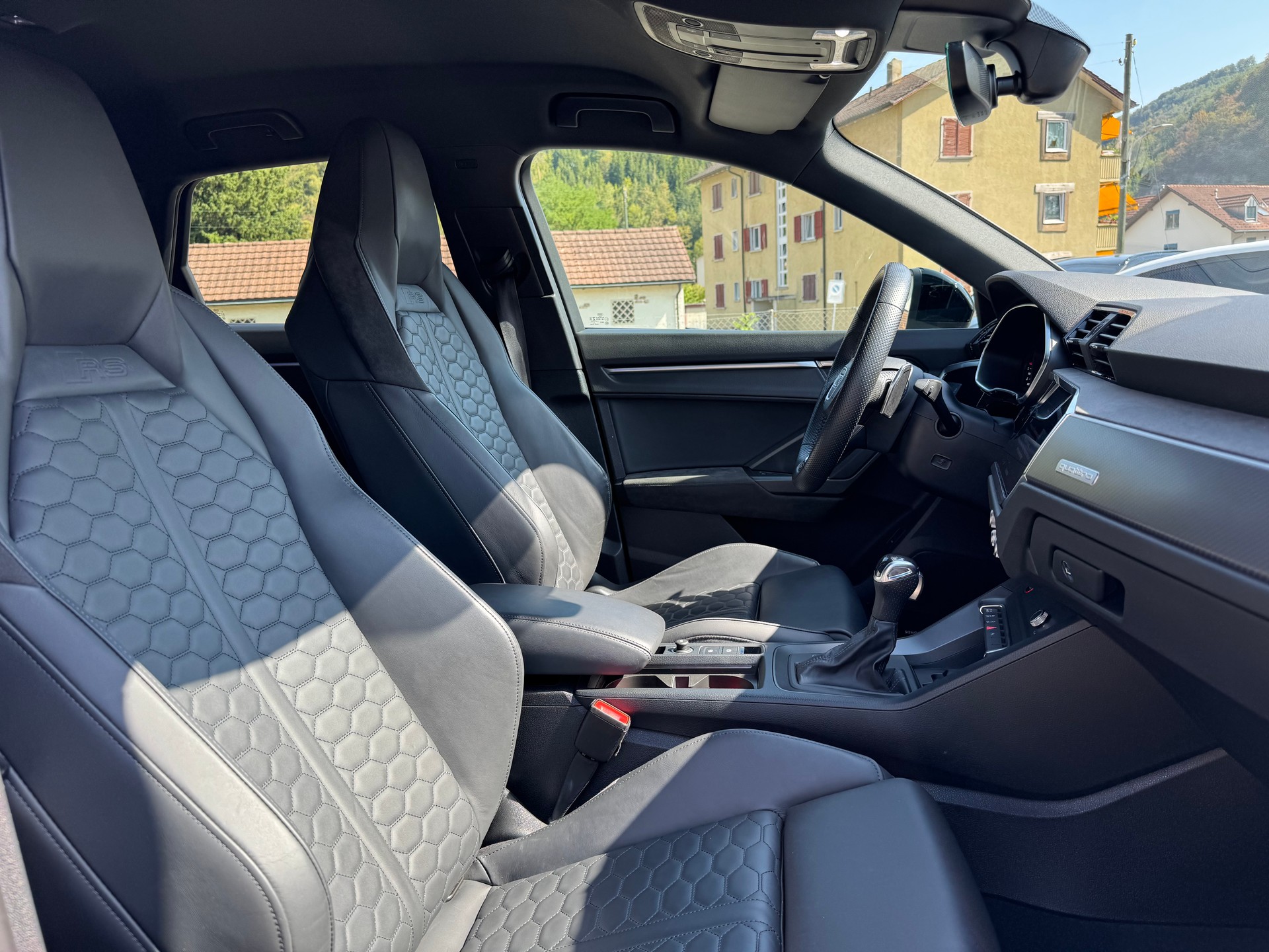 AUDI RS Q3 2.5 TFSI quattro S tronic-image-18
