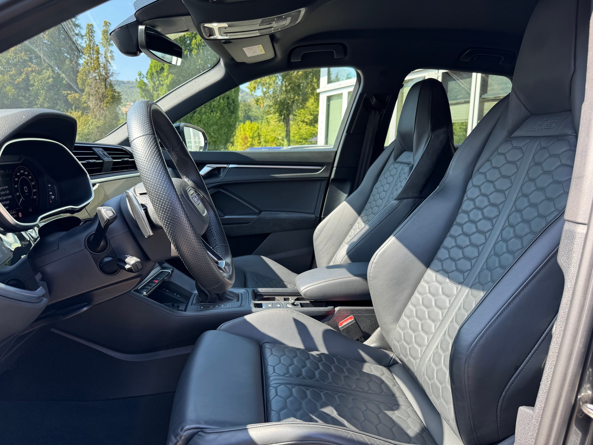 AUDI RS Q3 2.5 TFSI quattro S tronic-image-15