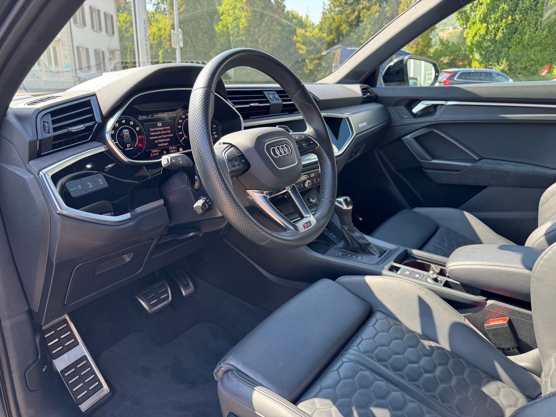 AUDI RS Q3 2.5 TFSI quattro S tronic-image-14