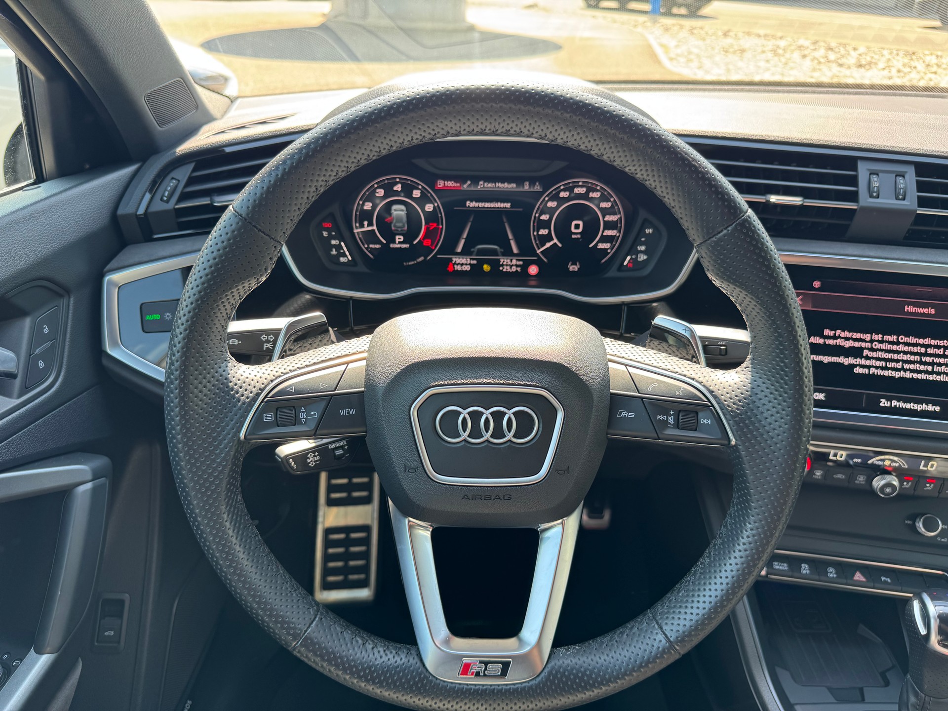 AUDI RS Q3 2.5 TFSI quattro S tronic-image-21