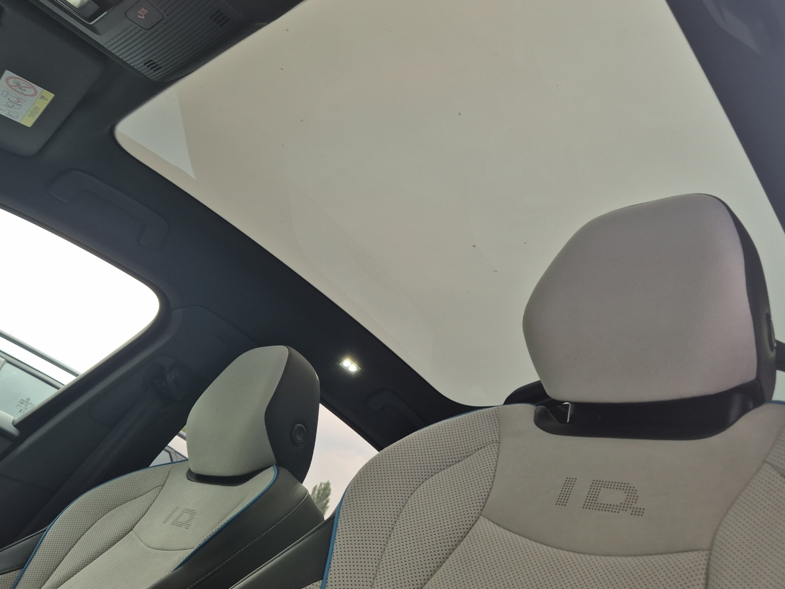 VW ID.7 Pro 77 kWh Pro*Head up Display*Panoramadach*360°Kamera*Anhängerkupplung*-image-22