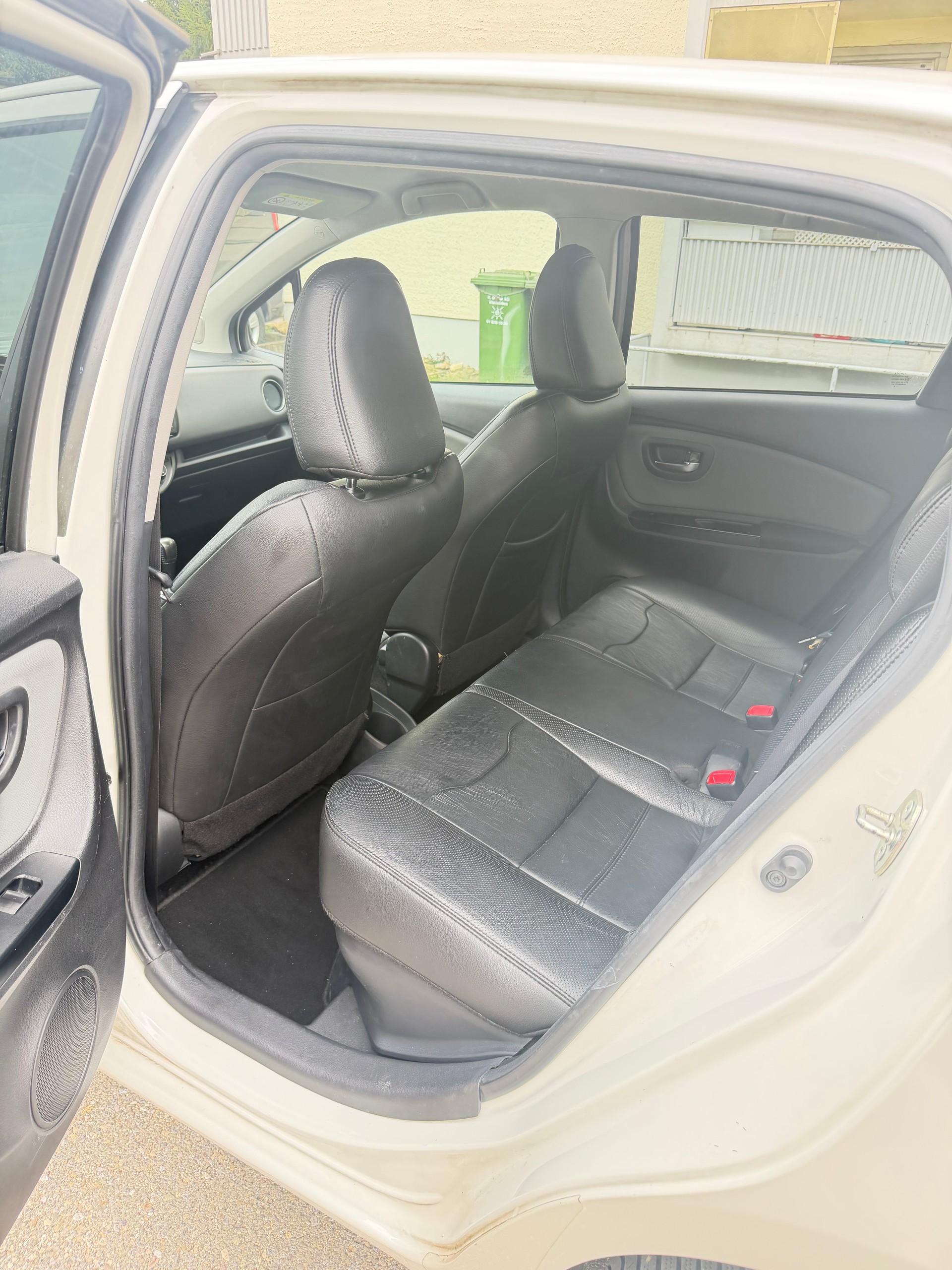 TOYOTA Yaris 1.5 VVT-i Hybrid Swiss Trend e-CVT/ FRISCH AB MFK. 11. 08. 2026. & SERVICE-image-8