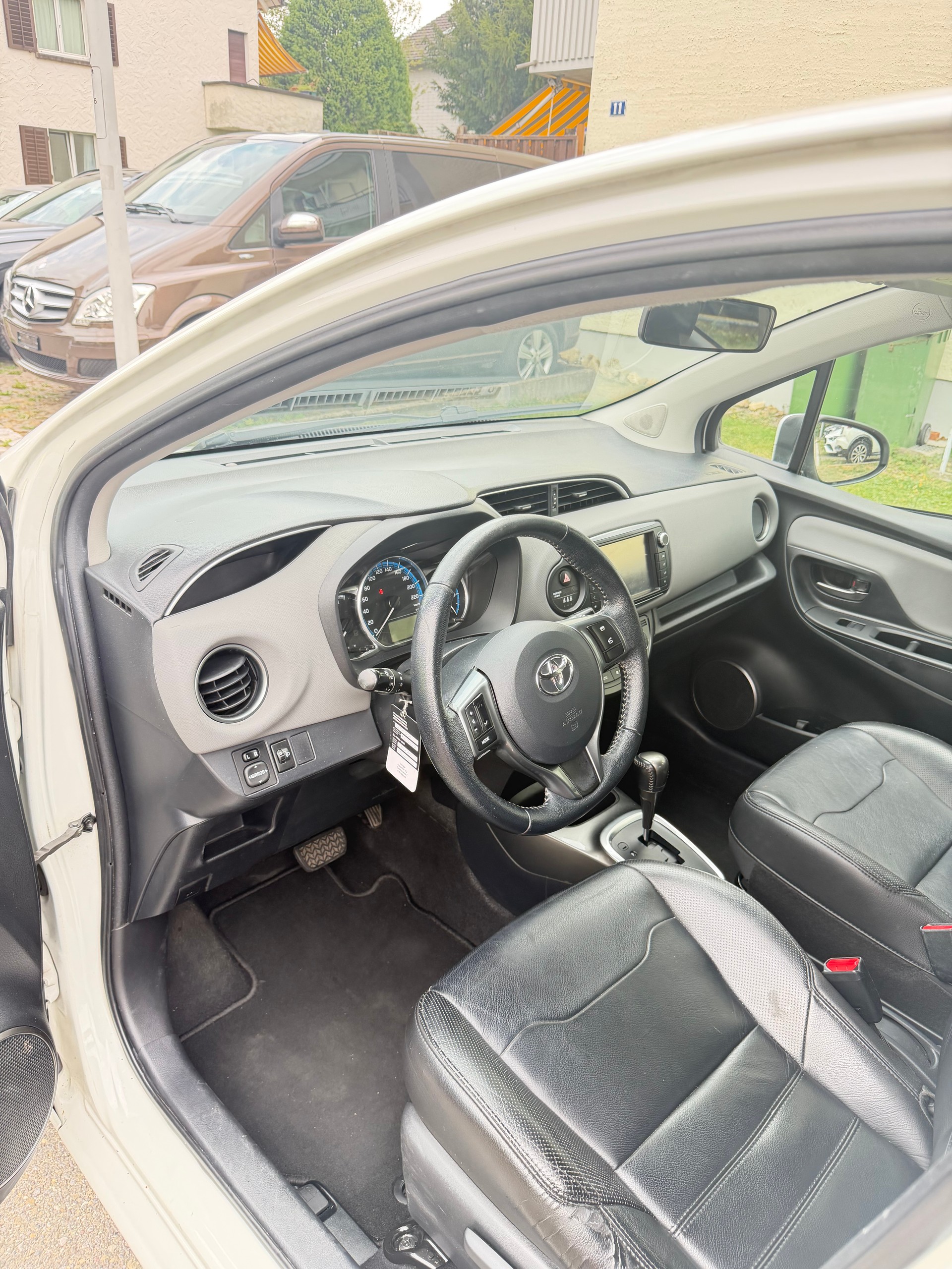 TOYOTA Yaris 1.5 VVT-i Hybrid Swiss Trend e-CVT/ FRISCH AB MFK. 11. 08. 2026. & SERVICE-image-10
