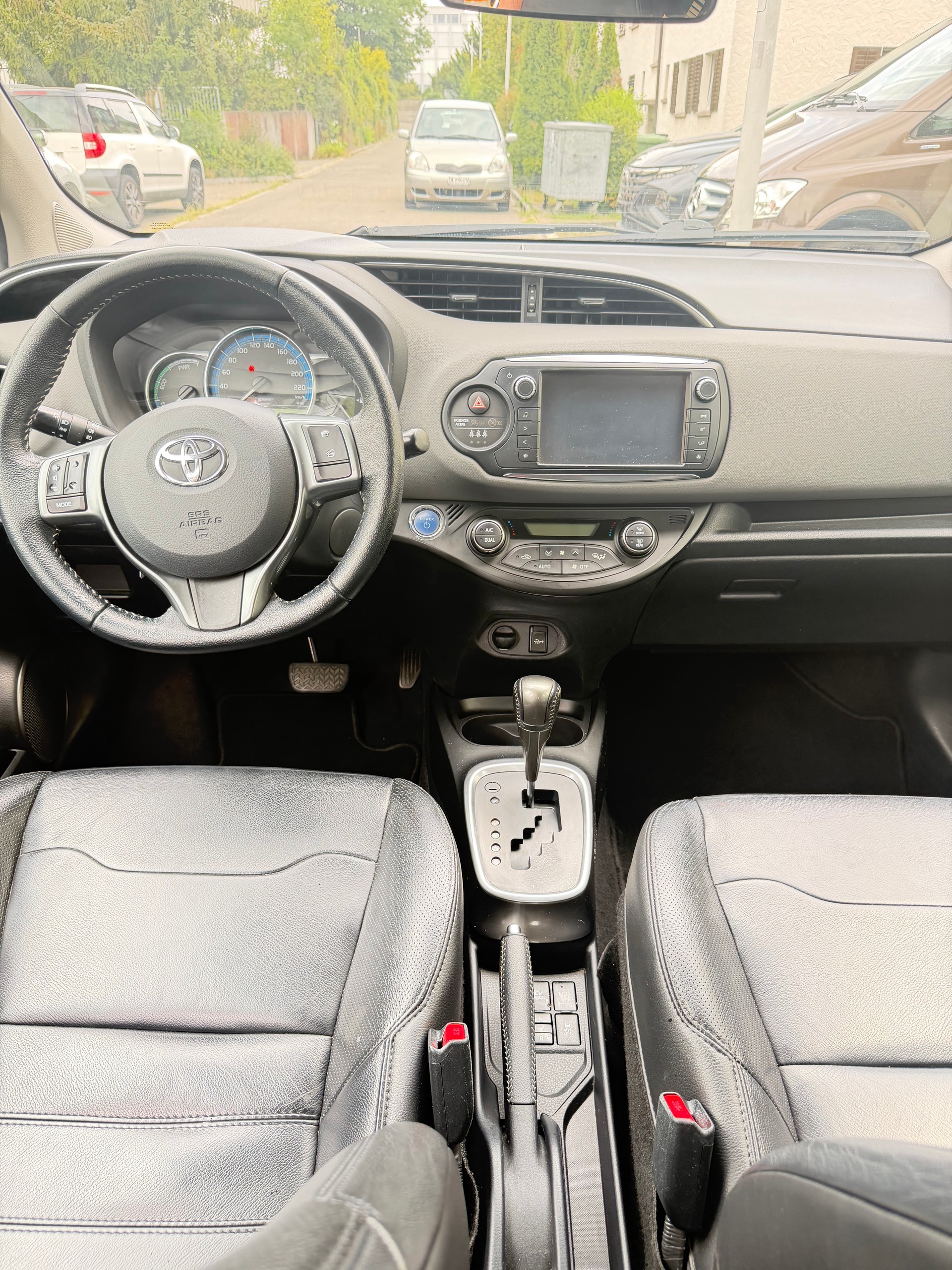 TOYOTA Yaris 1.5 VVT-i Hybrid Swiss Trend e-CVT/ FRISCH AB MFK. 11. 08. 2026. & SERVICE-image-9