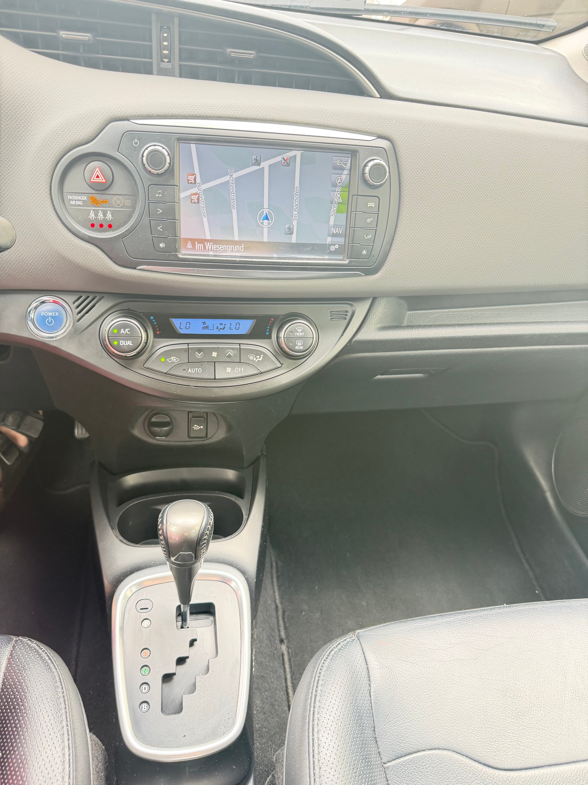 TOYOTA Yaris 1.5 VVT-i Hybrid Swiss Trend e-CVT/ FRISCH AB MFK. 11. 08. 2026. & SERVICE-image-11