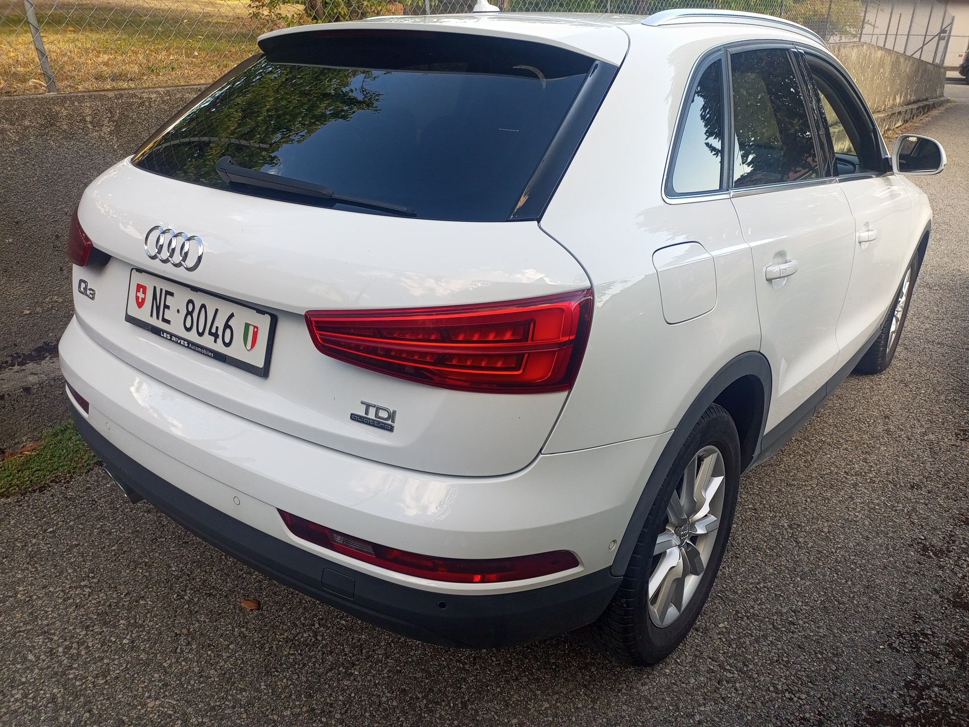 AUDI Q3 2.0 TDI quattro S-tronic-image-3