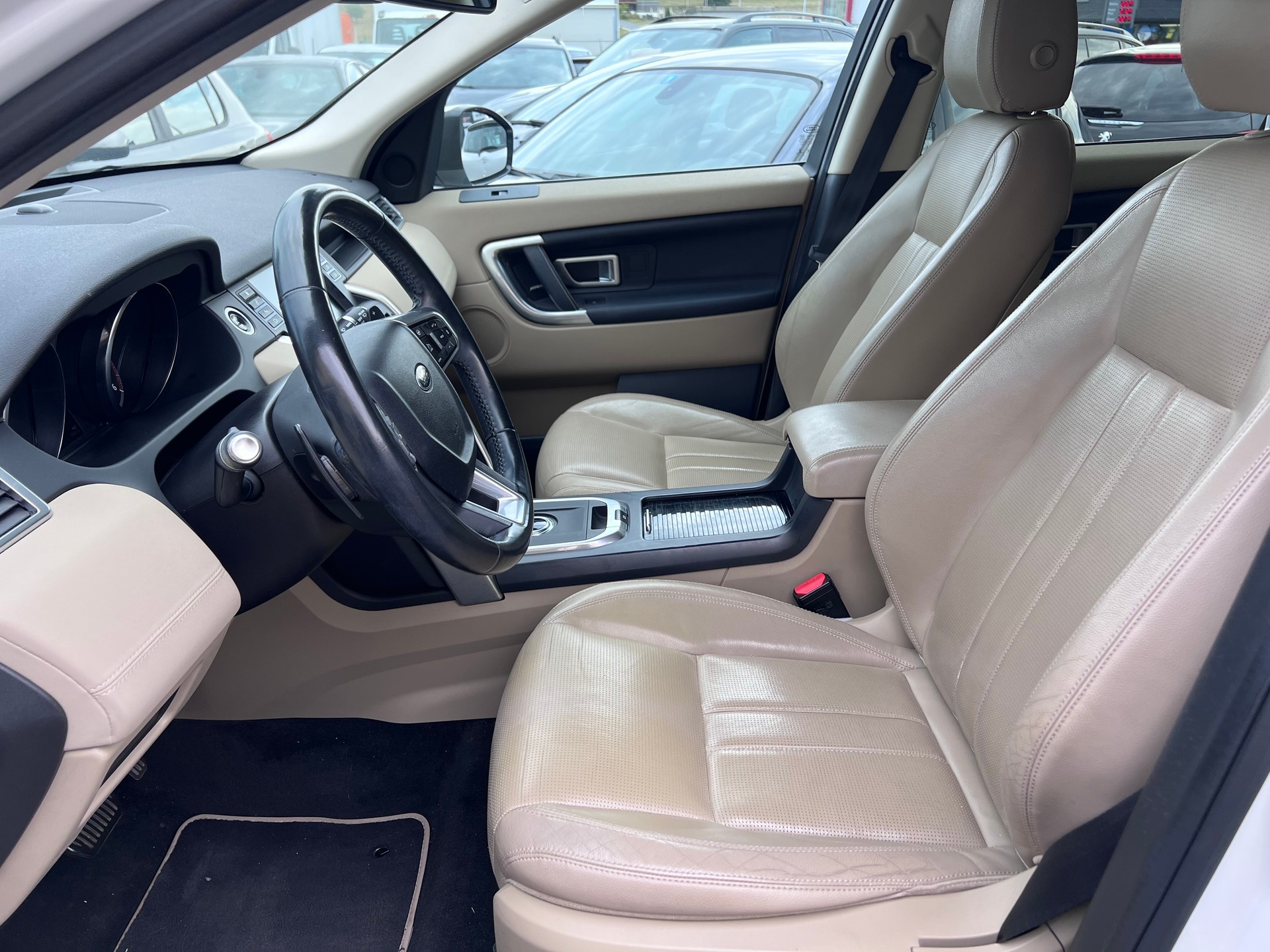 LAND ROVER Discovery Sport 2.0 TD4 HSE-image-8