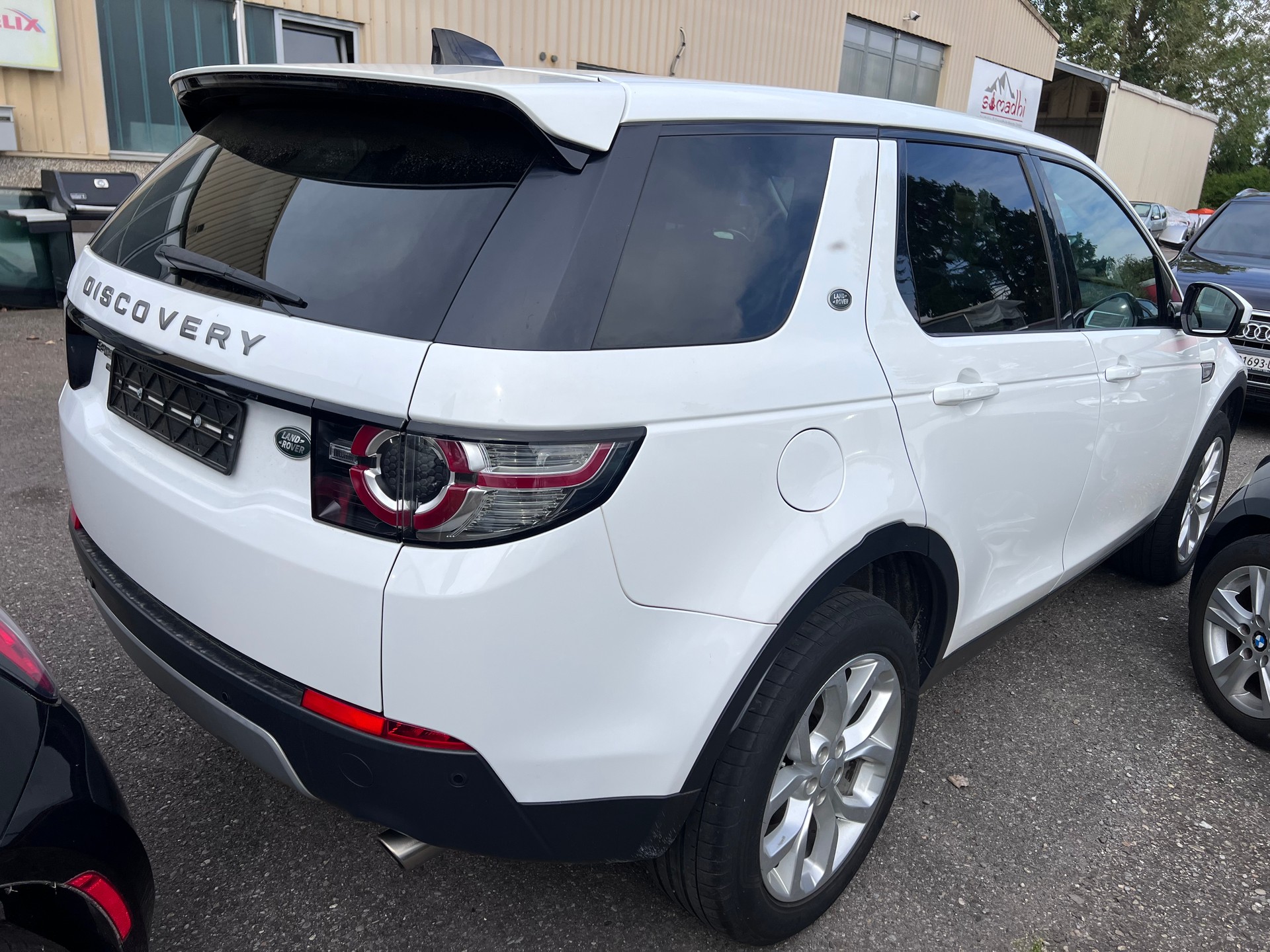 LAND ROVER Discovery Sport 2.0 TD4 HSE-image-2