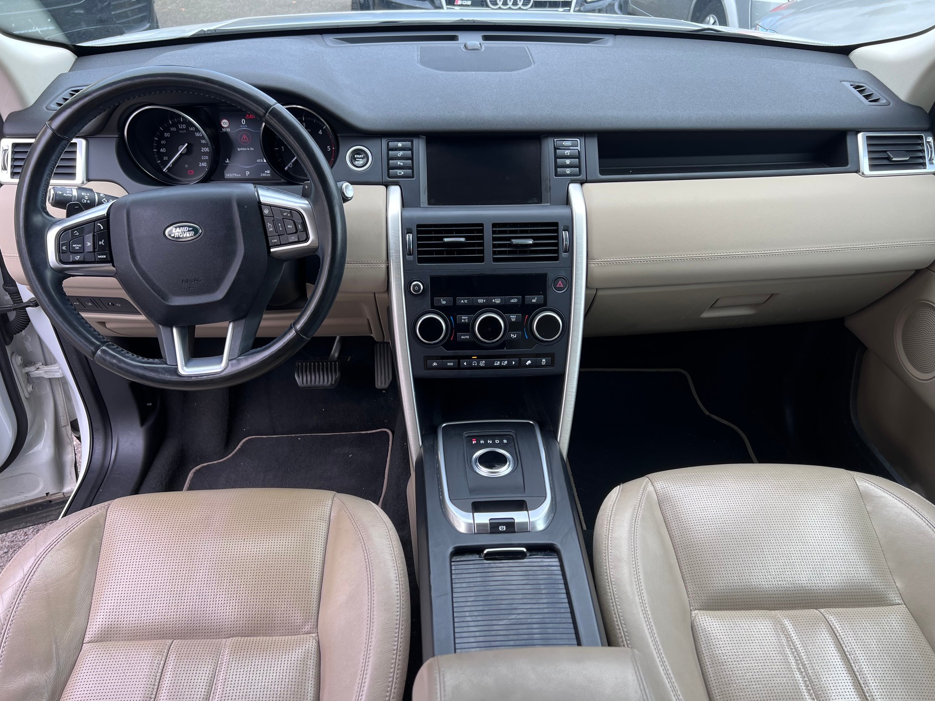 LAND ROVER Discovery Sport 2.0 TD4 HSE-image-6