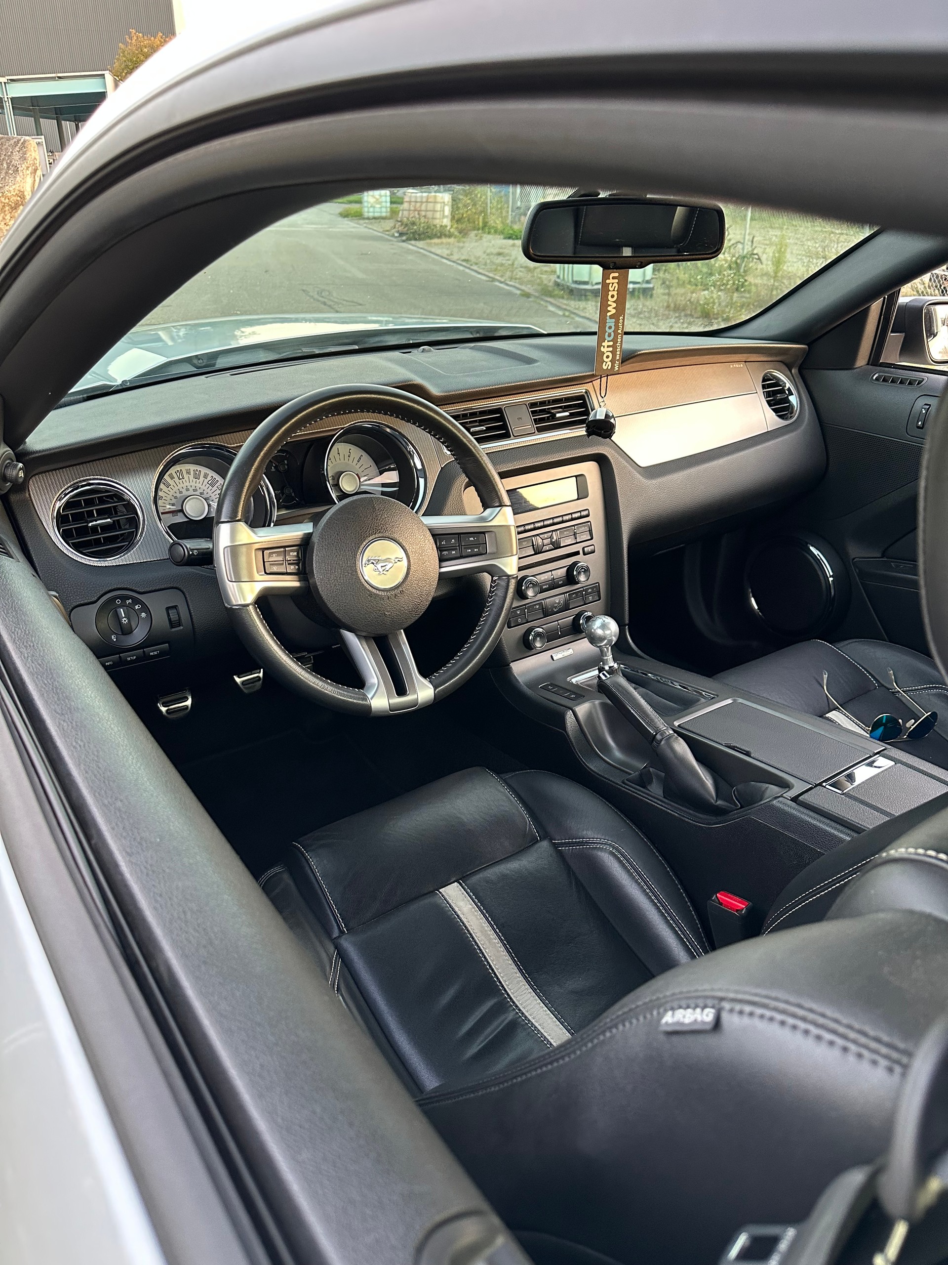 FORD 5.0 V8 GT Premium-image-2