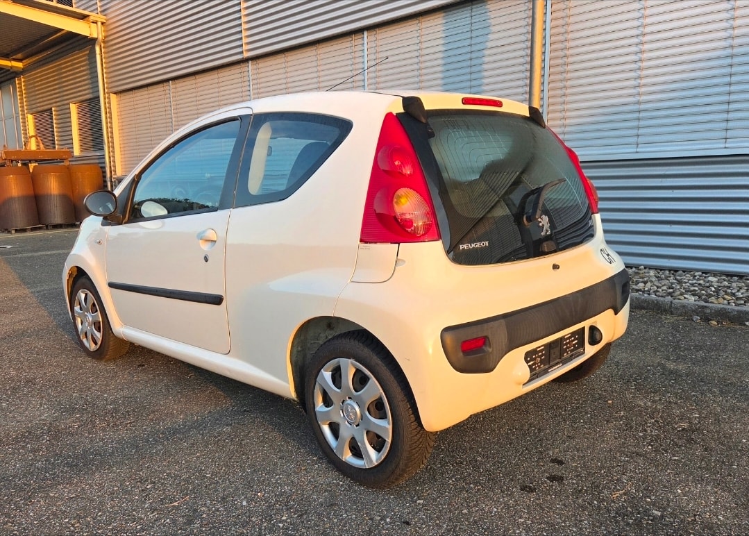 PEUGEOT 107 1.0 Urban-image-4