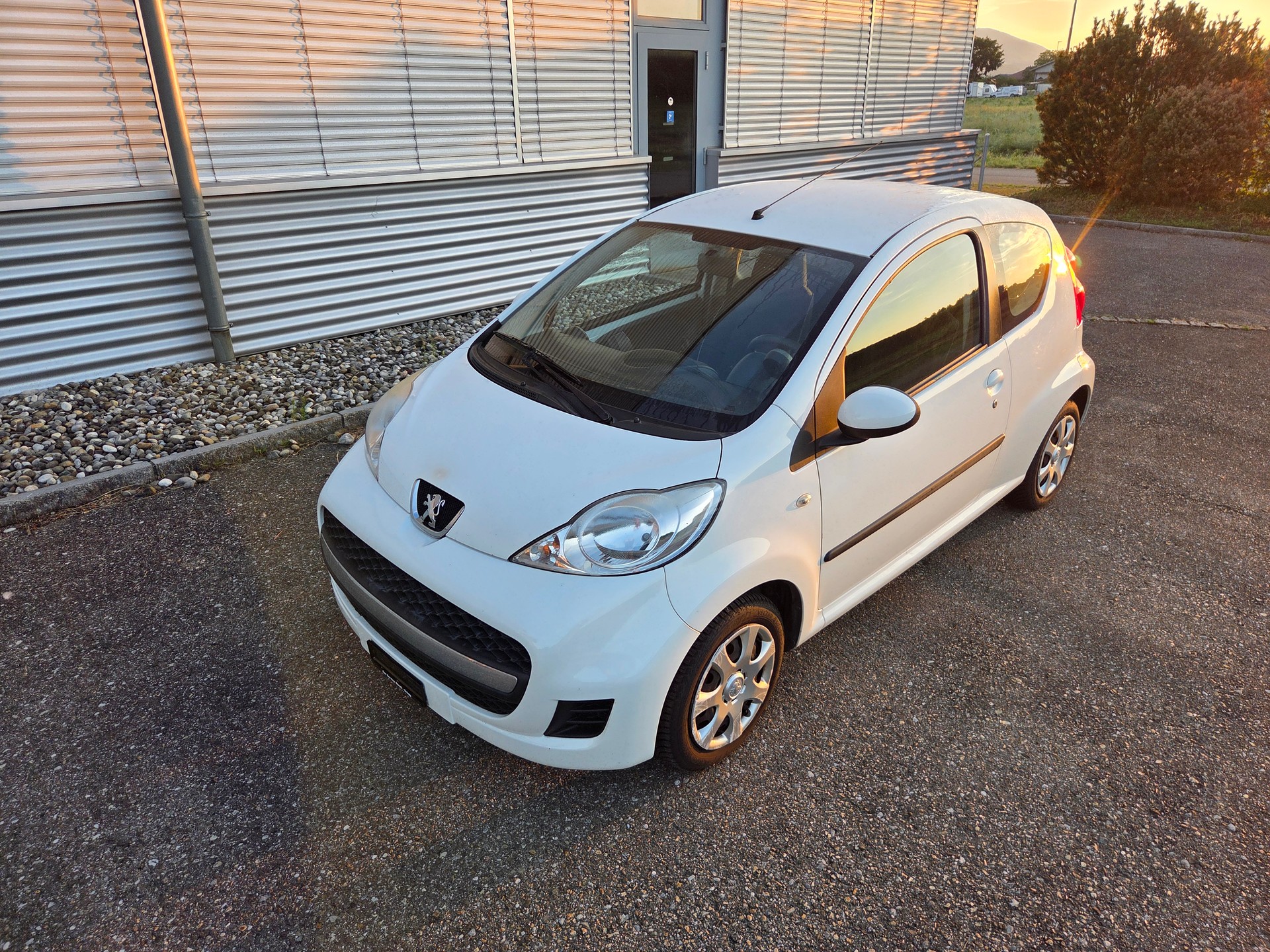 PEUGEOT 107 1.0 Urban-image-1