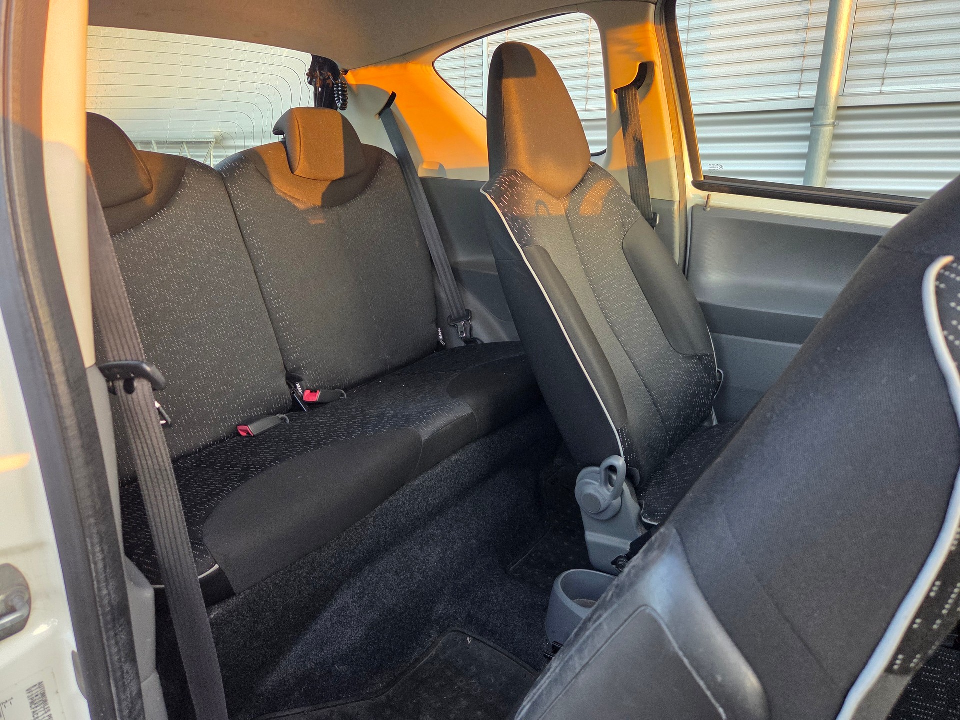 PEUGEOT 107 1.0 Urban-image-9