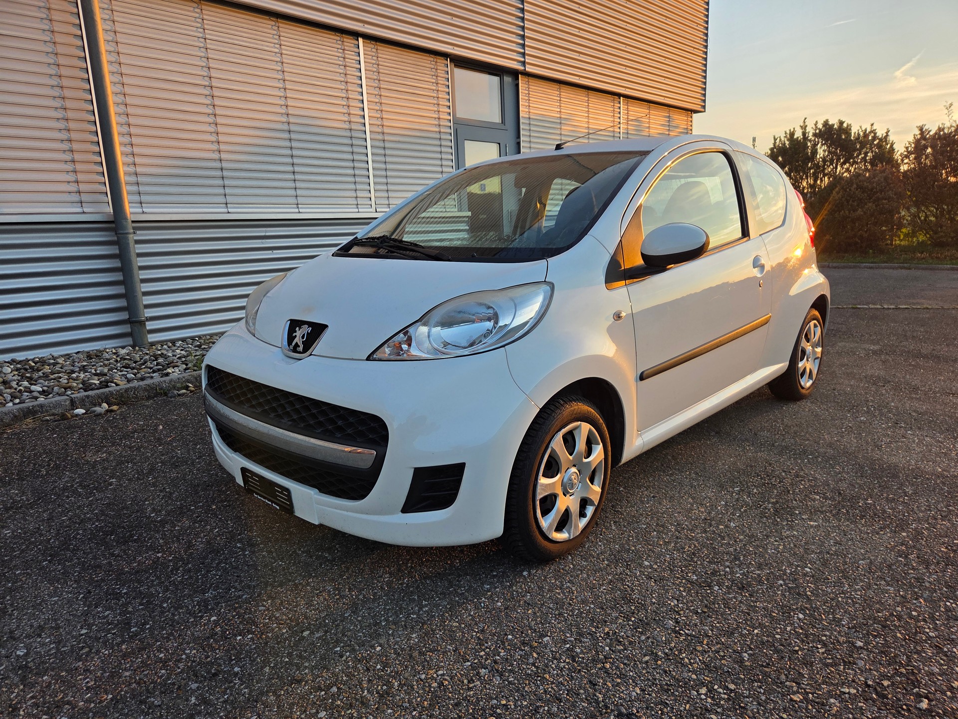 PEUGEOT 107 1.0 Urban-image-2