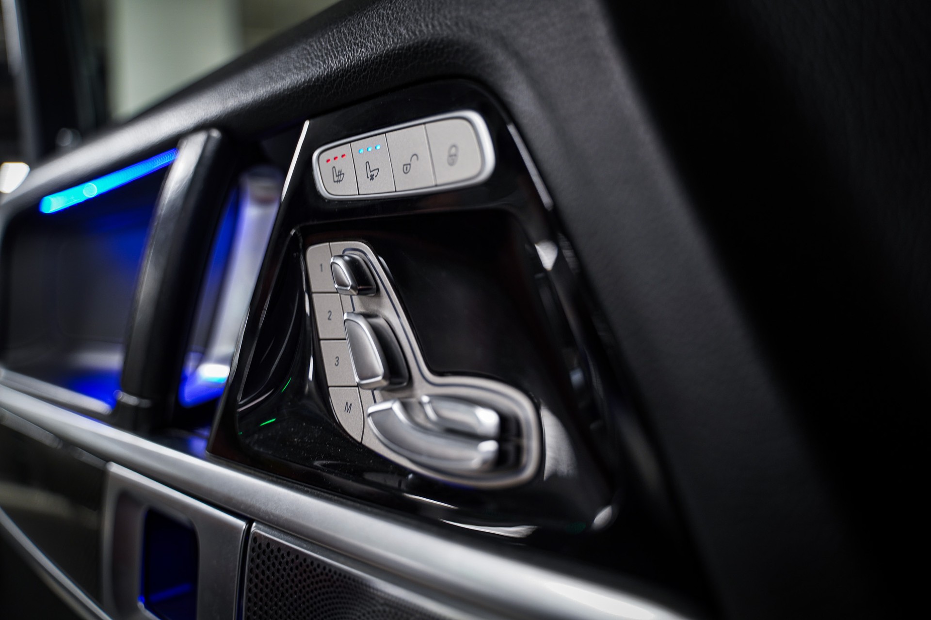 MERCEDES-BENZ G 500 AMG Line 9G-Tronic-image-12