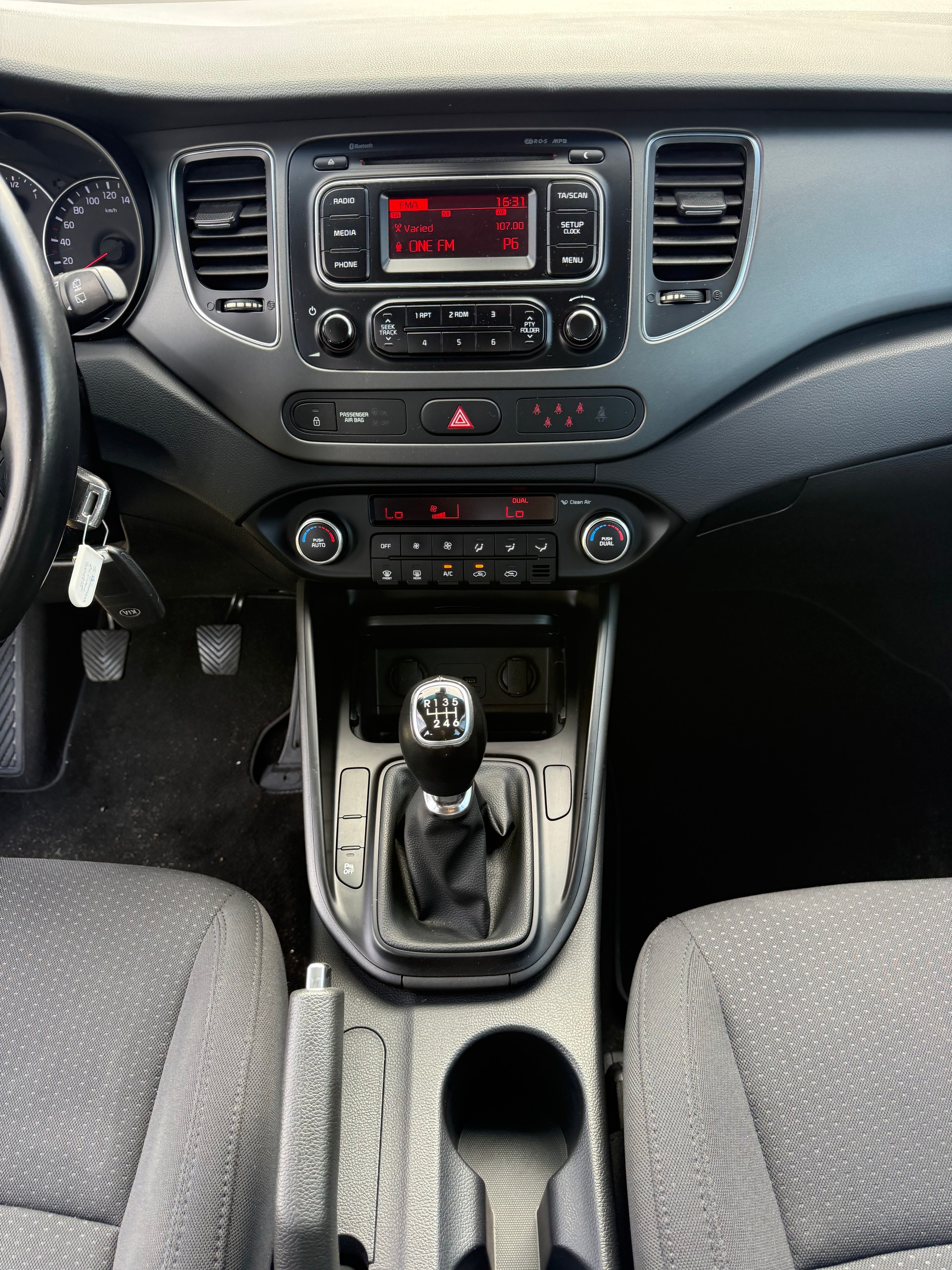 KIA Carens 1.6 GDI Dynamyc Edition 7 Place-image-6