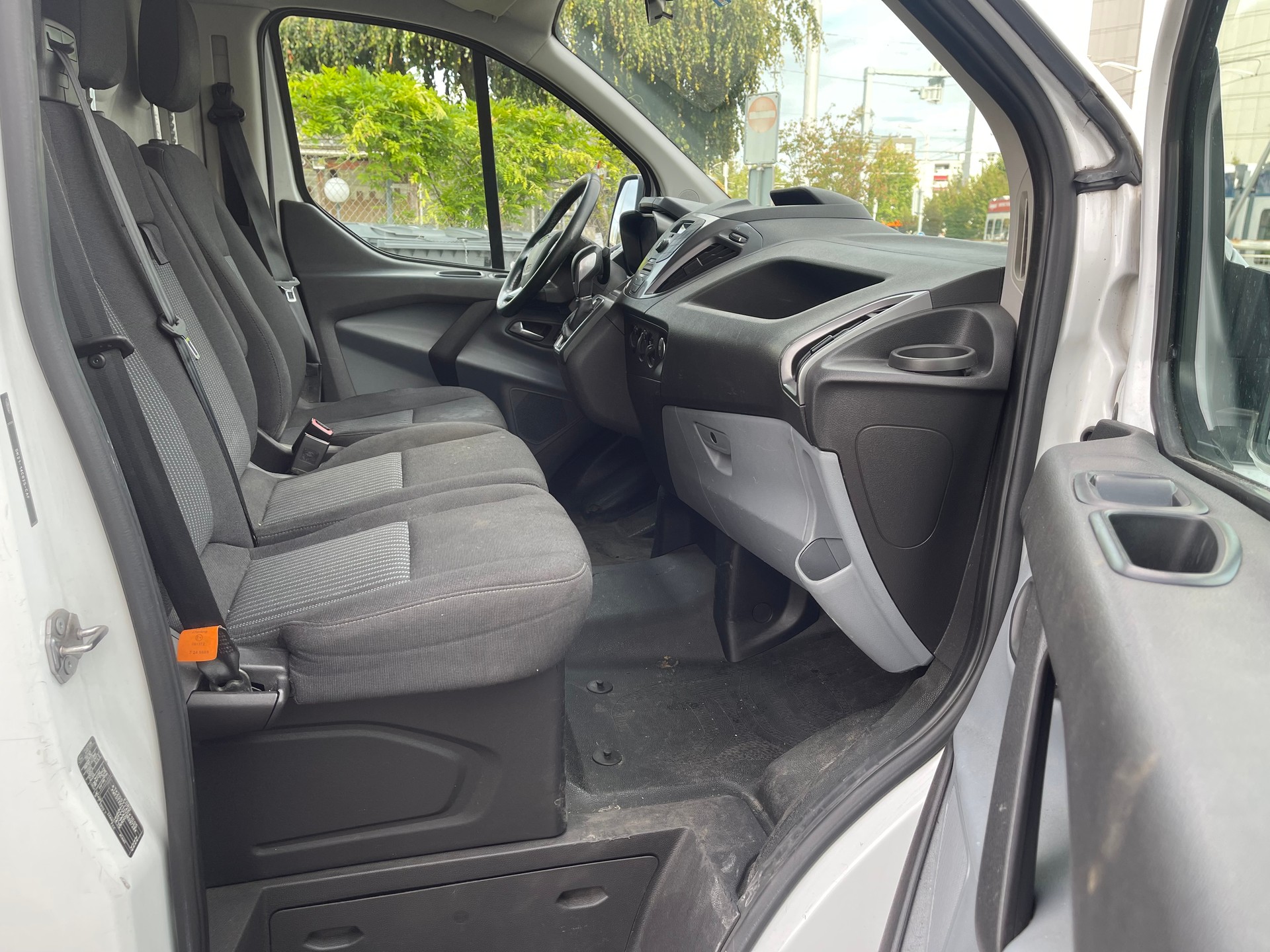 FORD Transit Custom Van 270 L1H1 Trend SelectShift A-image-8