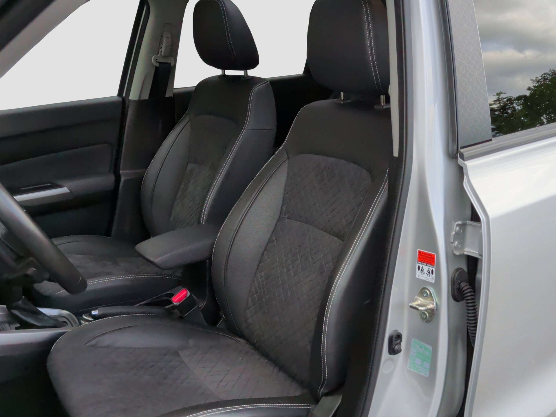 SUZUKI Vitara 1.5 Hybrid Piz Sulai Top 4x4 AGS-image-7