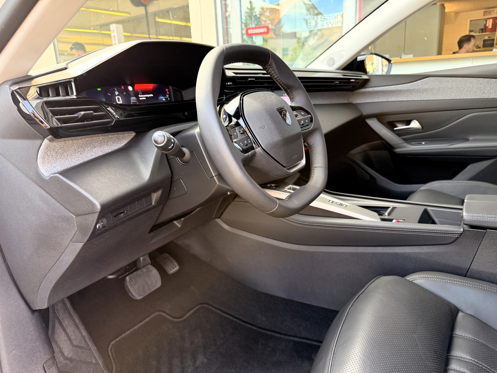 PEUGEOT 308 1.2 Pure Tech Allure Pack EAT8-image-13