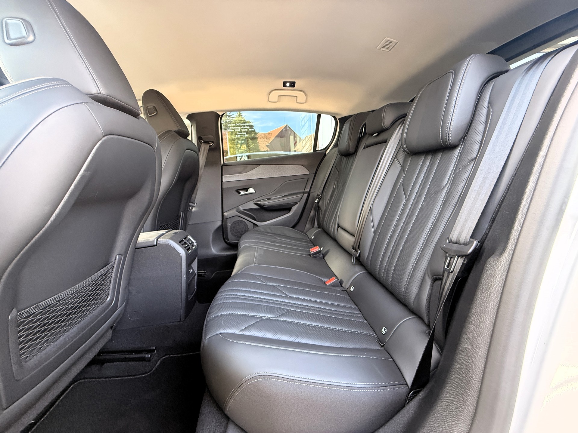 PEUGEOT 308 1.2 Pure Tech Allure Pack EAT8-image-9