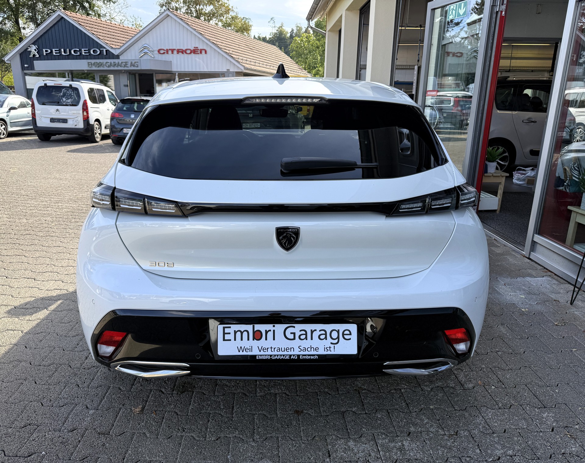 PEUGEOT 308 1.2 Pure Tech Allure Pack EAT8-image-6