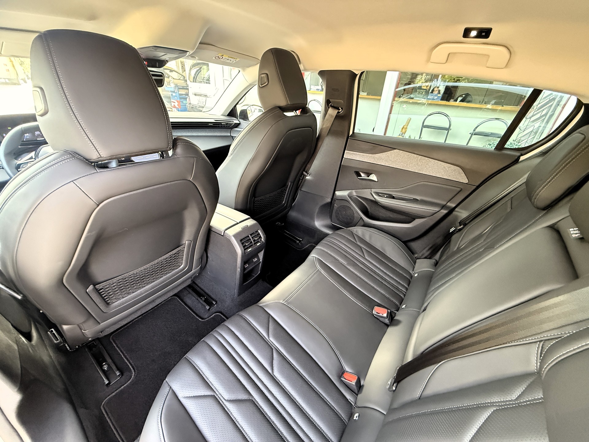 PEUGEOT 308 1.2 Pure Tech Allure Pack EAT8-image-10