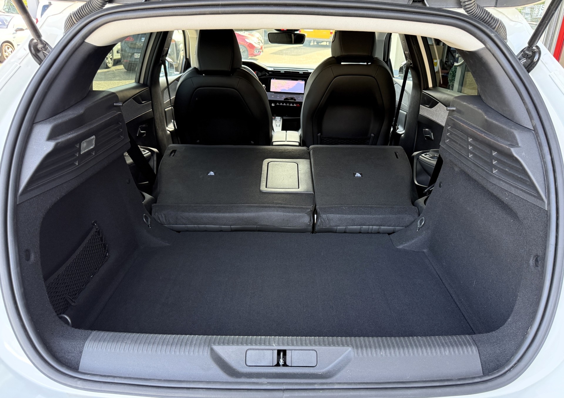 PEUGEOT 308 1.2 Pure Tech Allure Pack EAT8-image-8