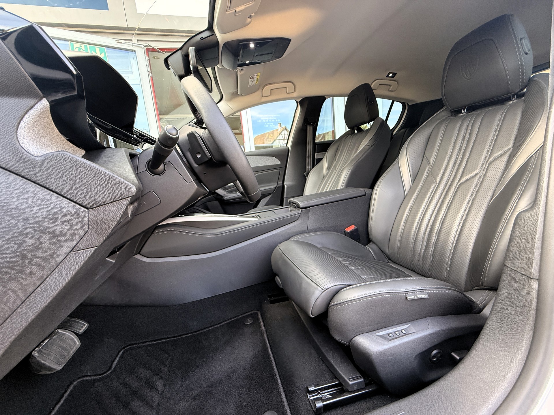 PEUGEOT 308 1.2 Pure Tech Allure Pack EAT8-image-14