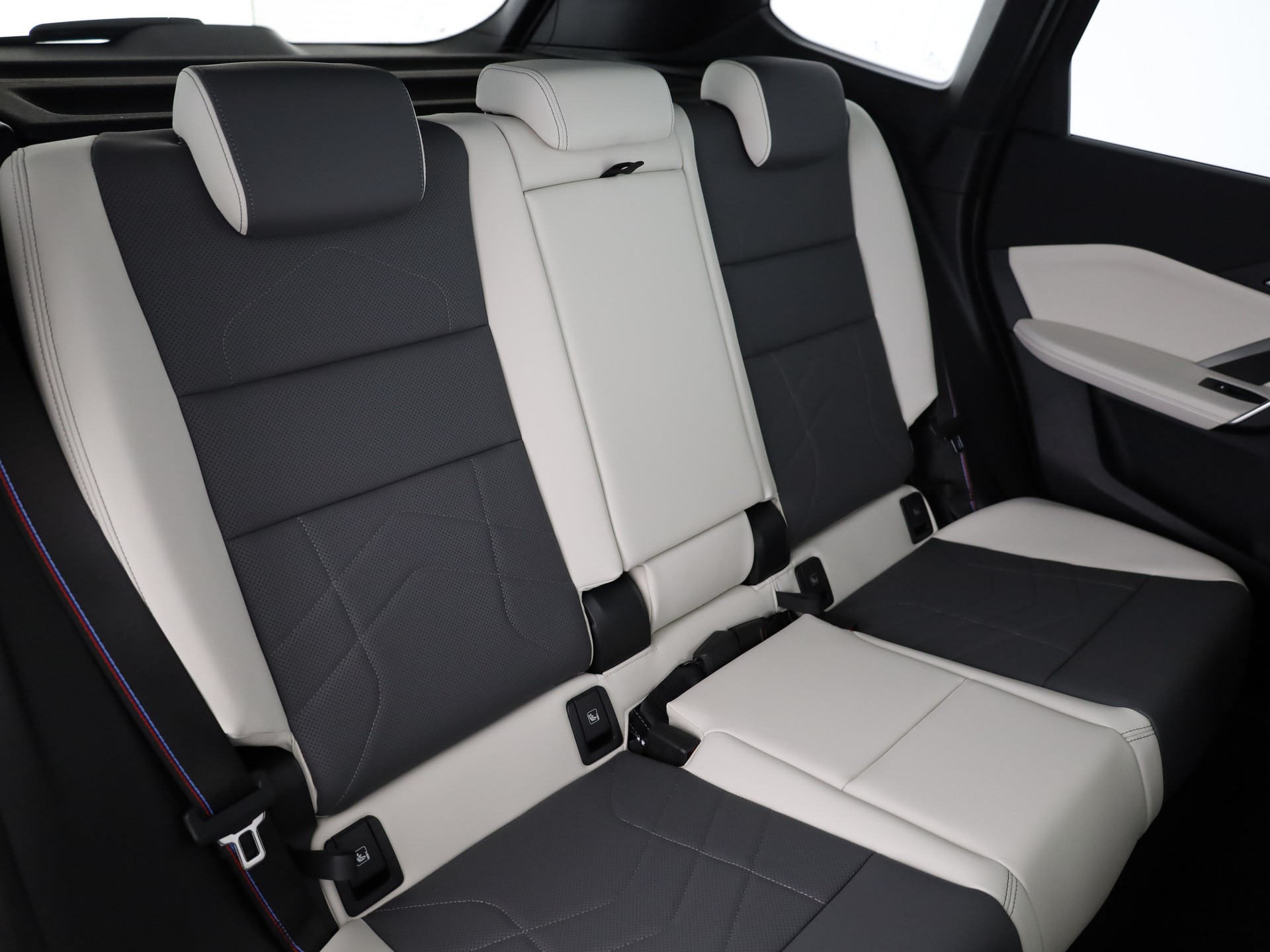 BMW iX1 xDrive 30 M Sport Pro-image-14