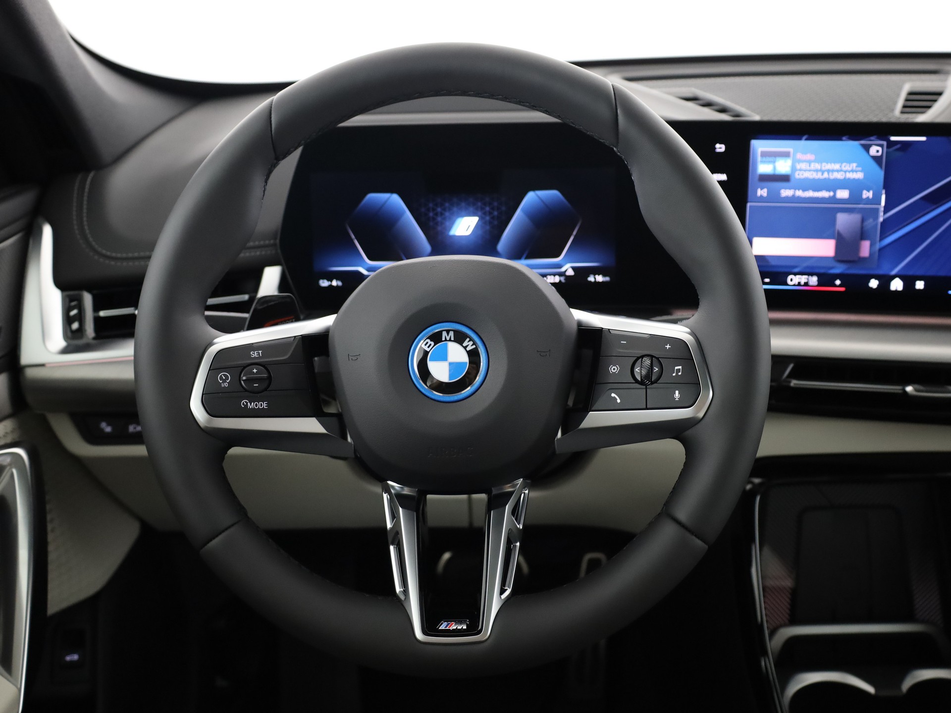 BMW iX1 xDrive 30 M Sport Pro-image-18