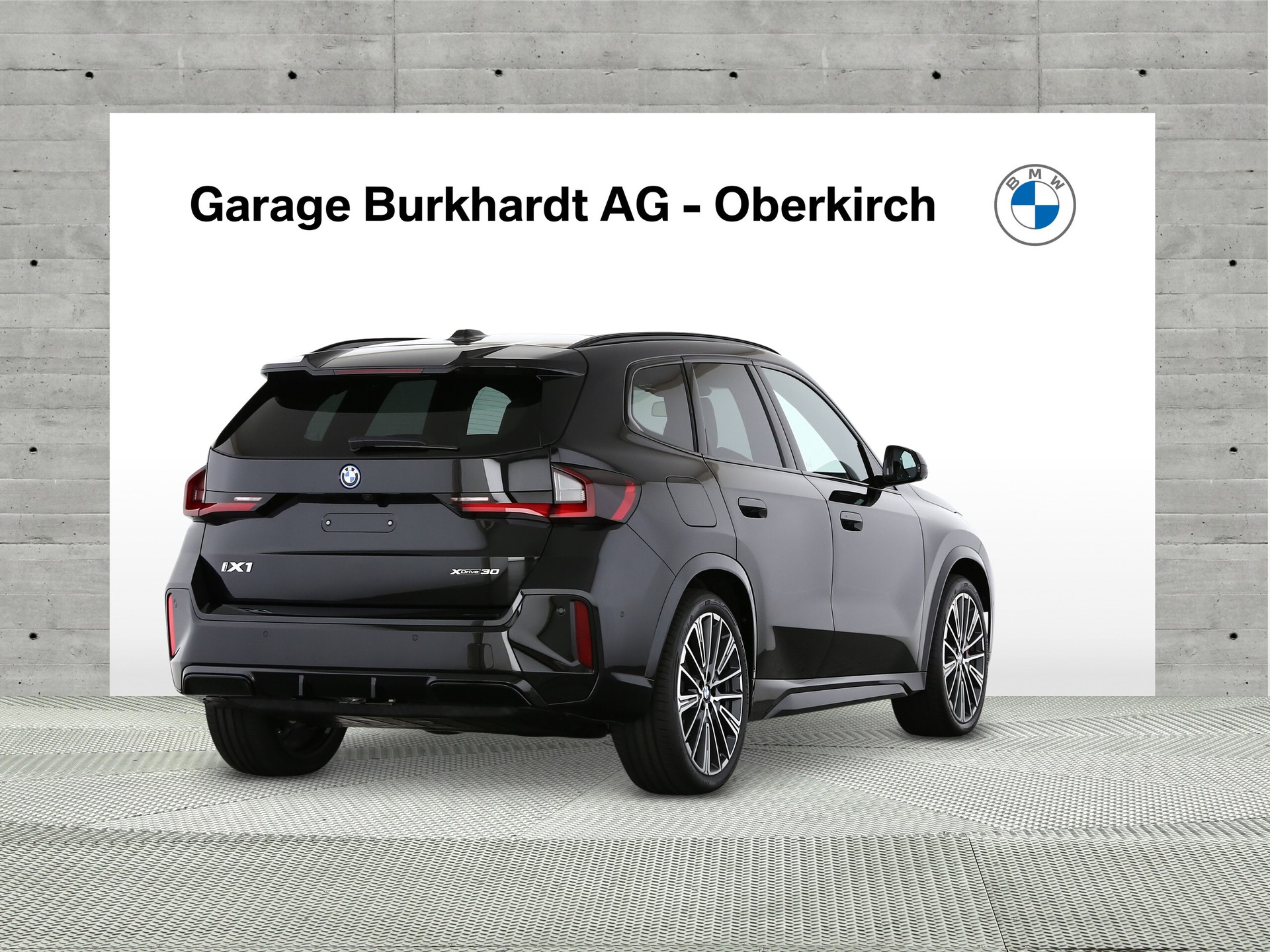 BMW iX1 xDrive 30 M Sport Pro-showroom-element-1