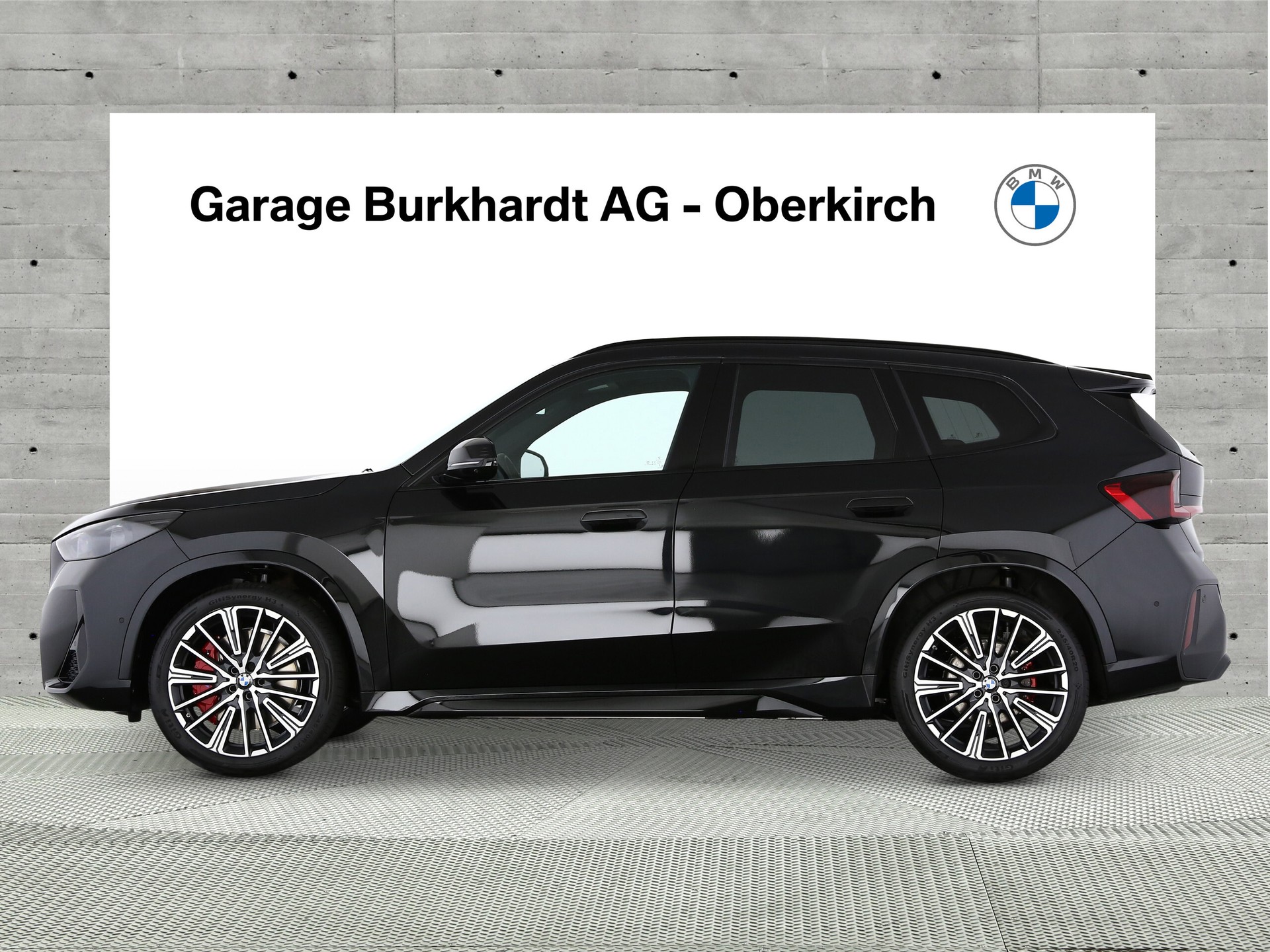 BMW iX1 xDrive 30 M Sport Pro-showroom-element-2