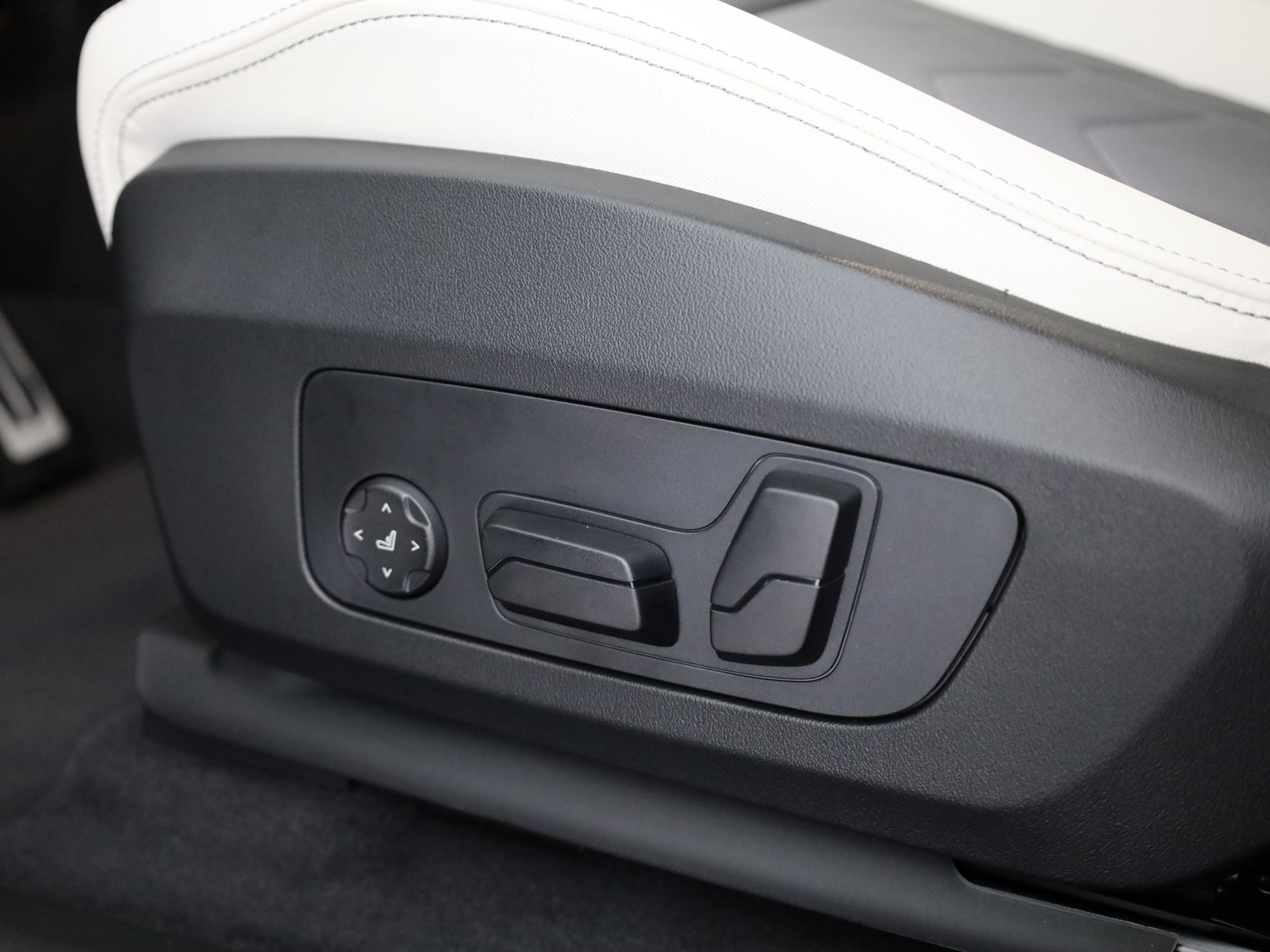 BMW iX1 xDrive 30 M Sport Pro-image-21