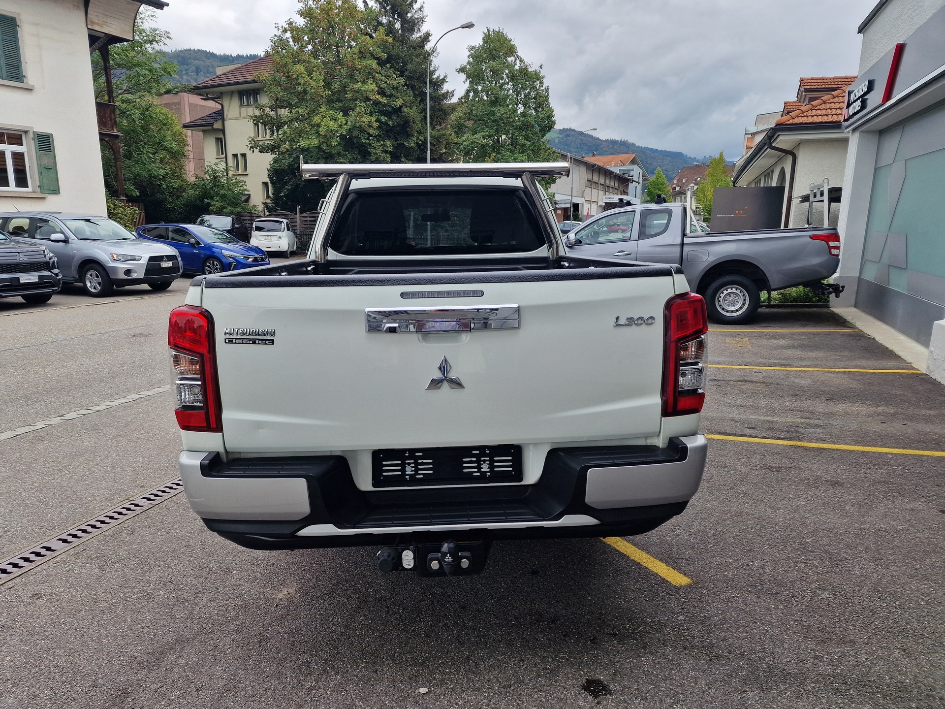 MITSUBISHI L 200 2.2 Style Club Cab-showroom-element-3