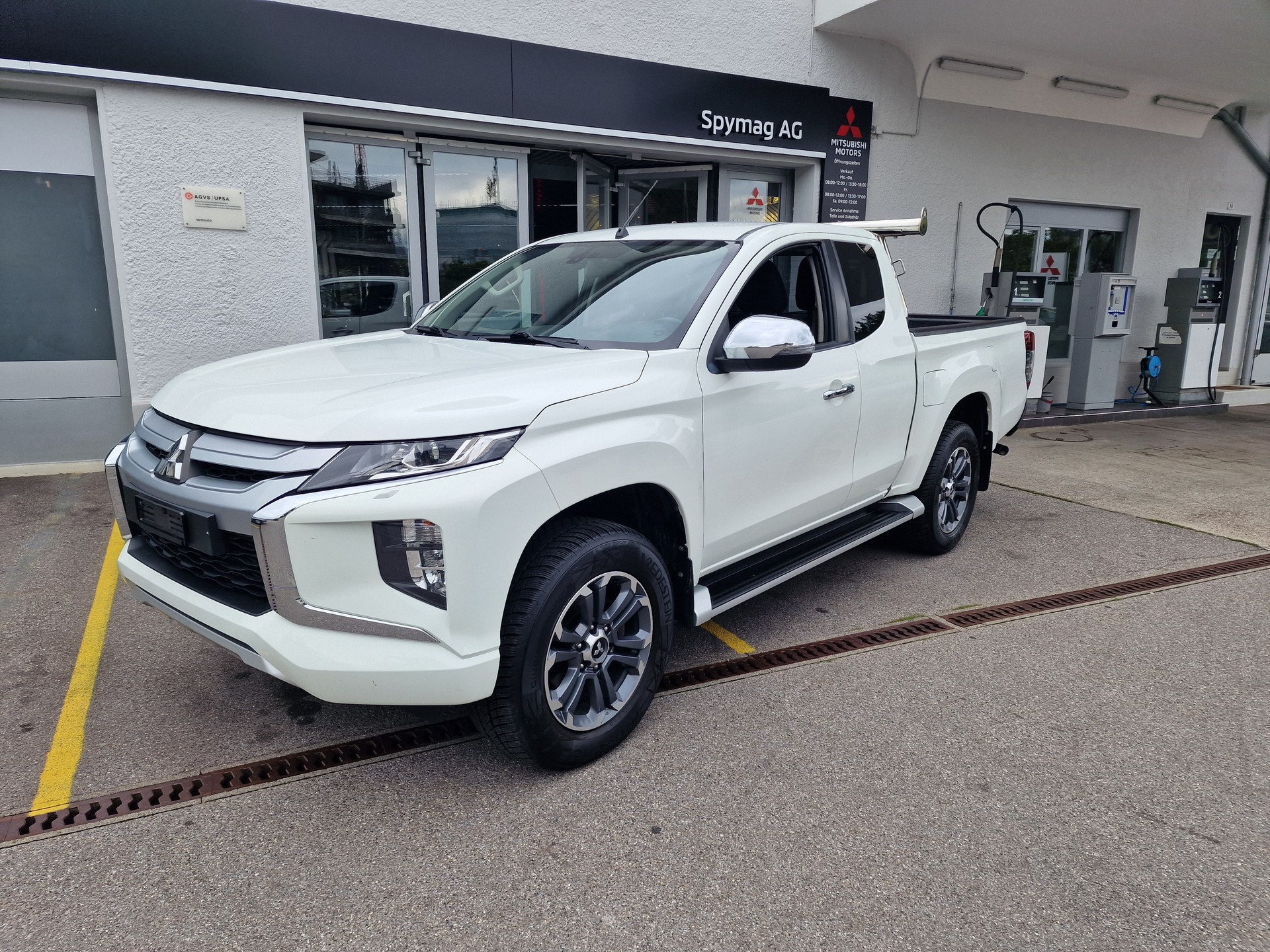 MITSUBISHI L 200 2.2 Style Club Cab