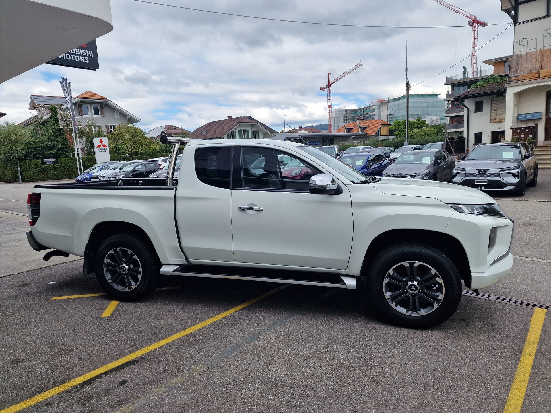 MITSUBISHI L 200 2.2 Style Club Cab-showroom-element-2