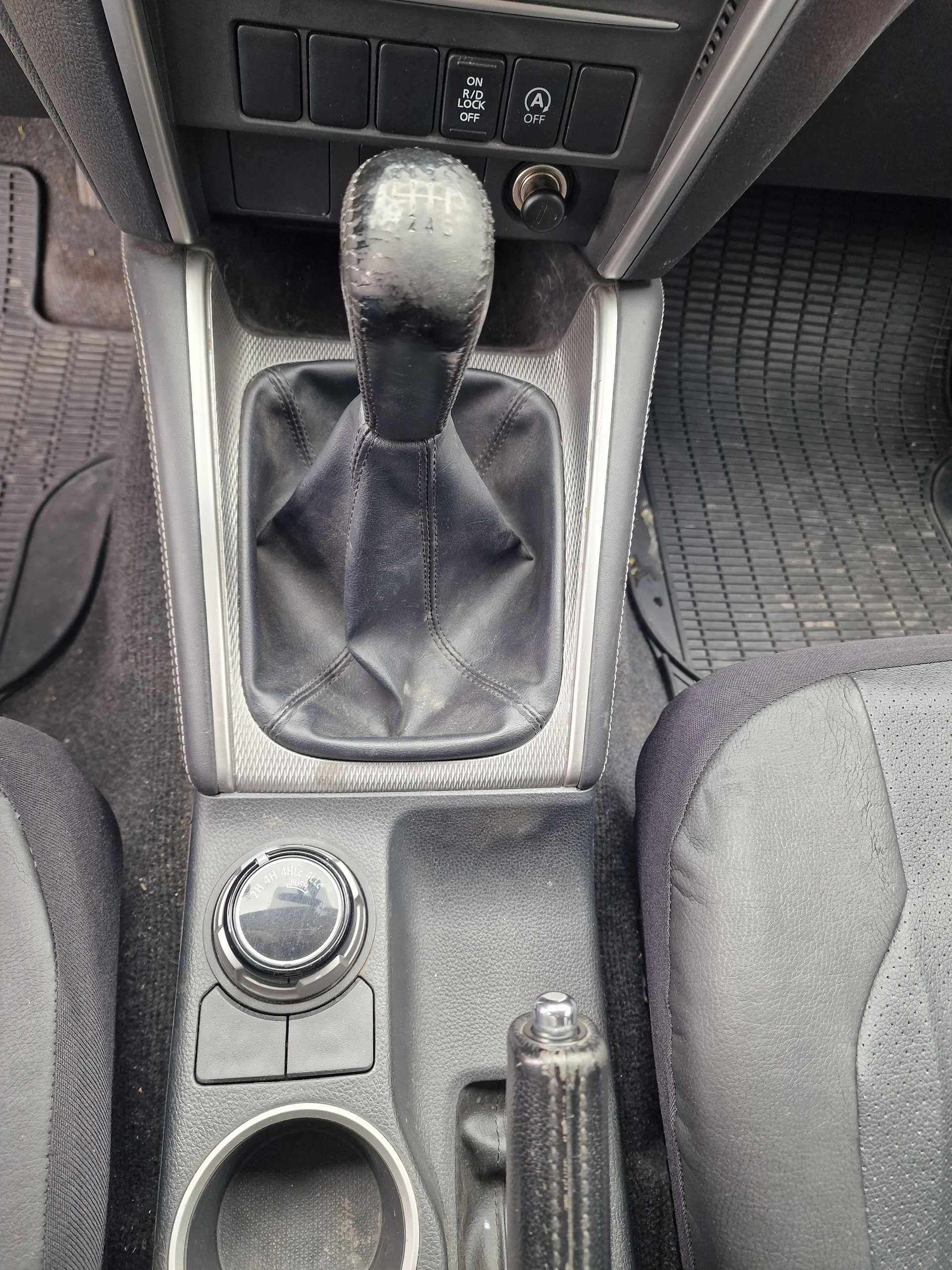 MITSUBISHI L 200 2.2 Style Club Cab-image-9