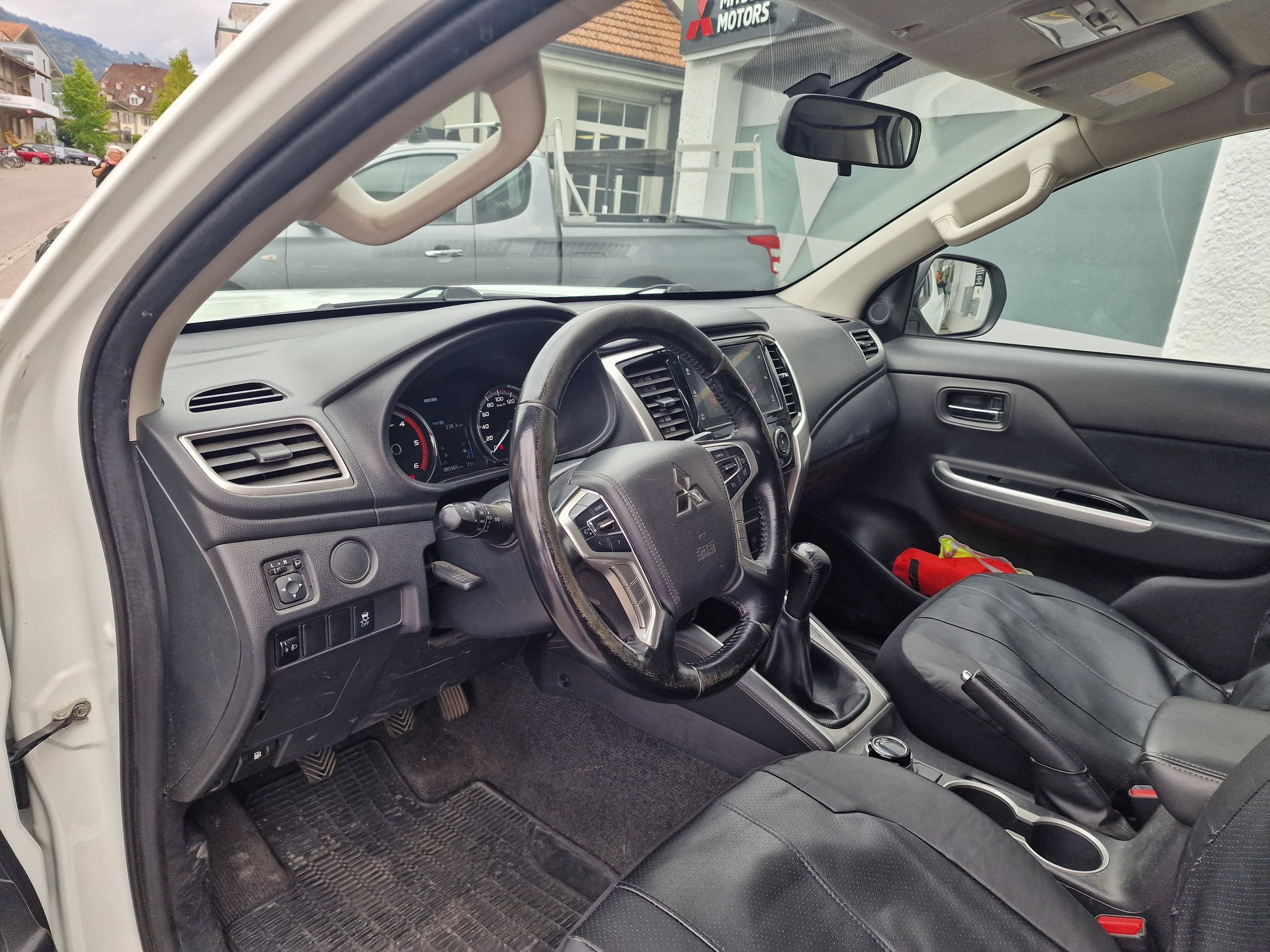 MITSUBISHI L 200 2.2 Style Club Cab-image-6